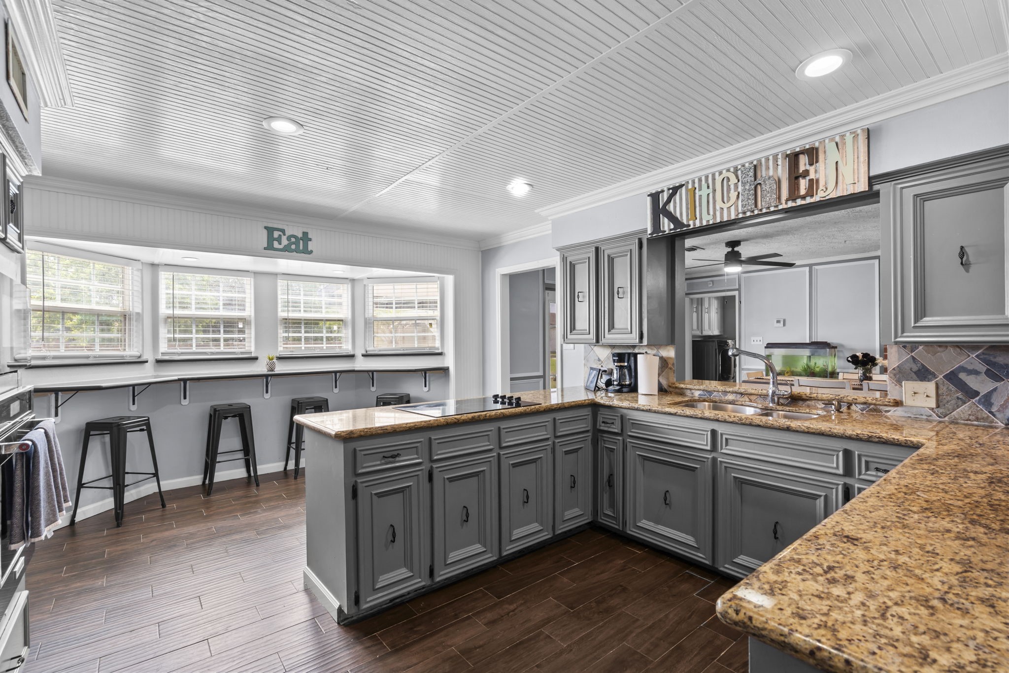 Look at this kitchen! So much room for everyone.