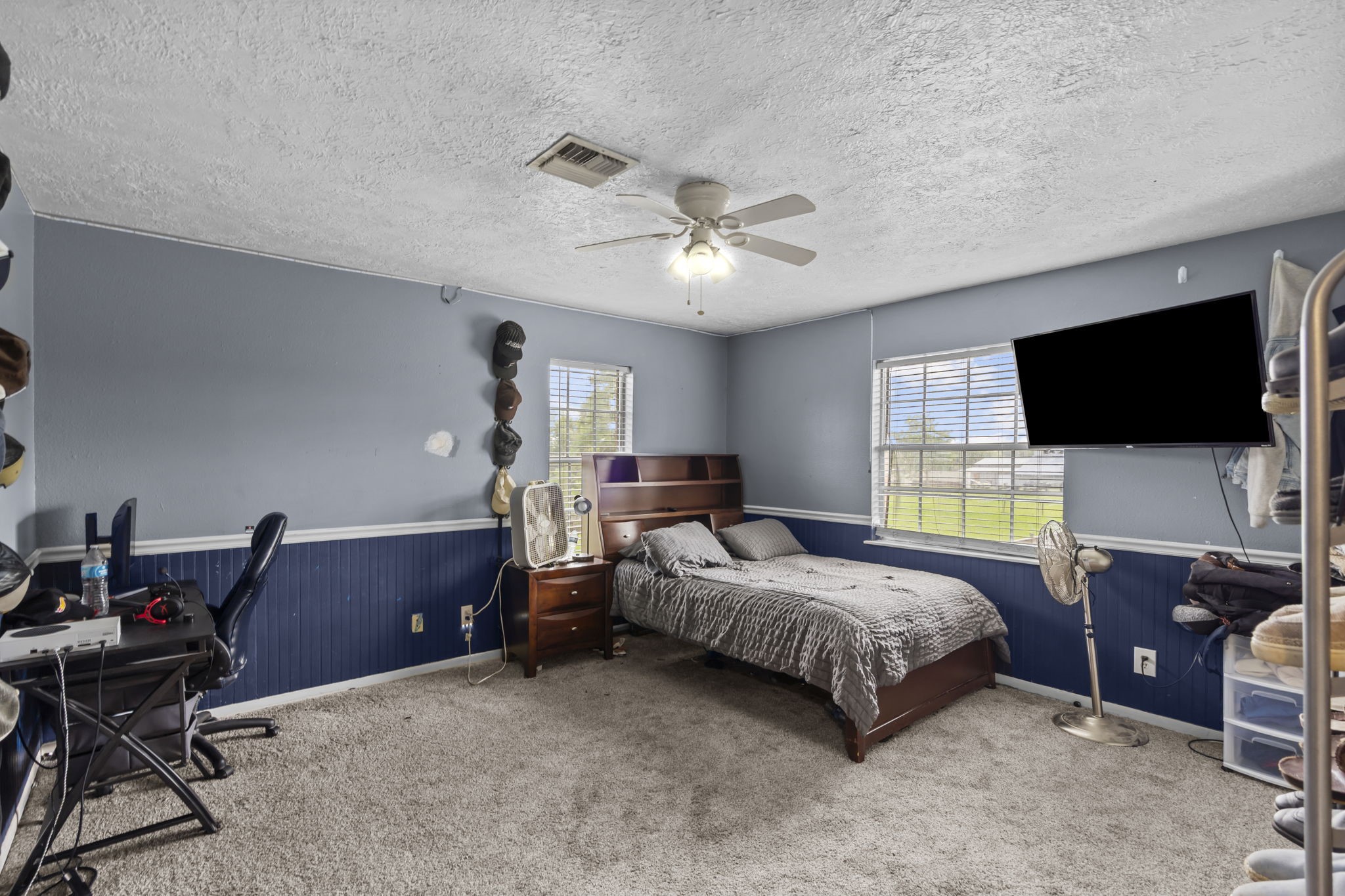 Secondary bedroom