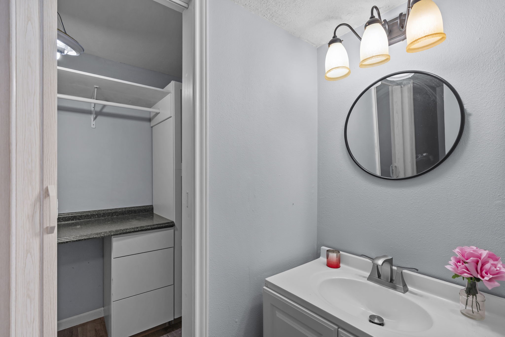 1/2 bath off of the utility room.