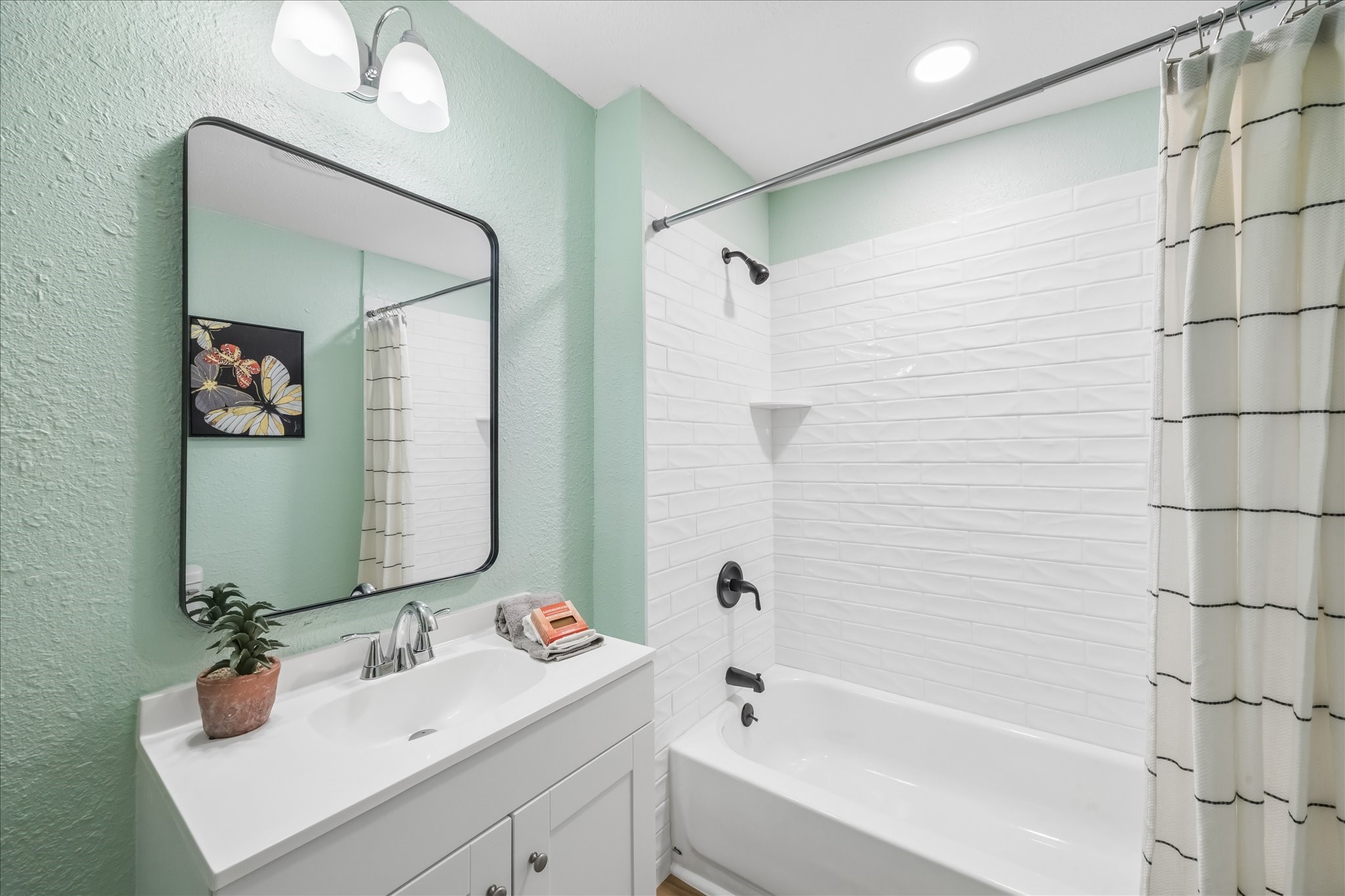 Updated full bath with clean, modern finishes.