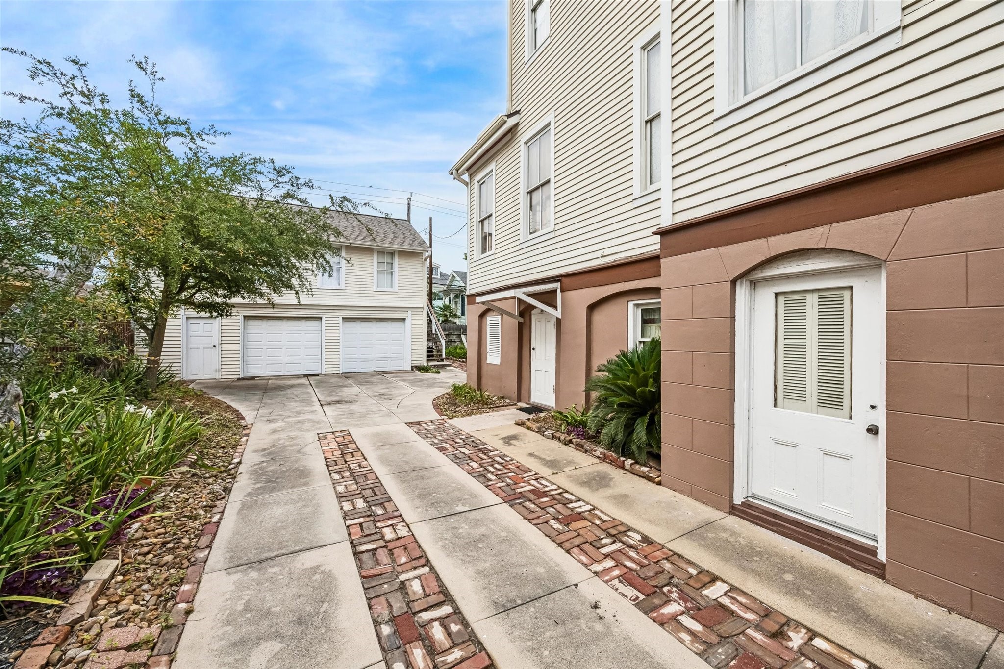 Two car garage with access to the alley. Above the garage is an apartment that can be rented out for extra income. There are washer and dryer connections in the garage.