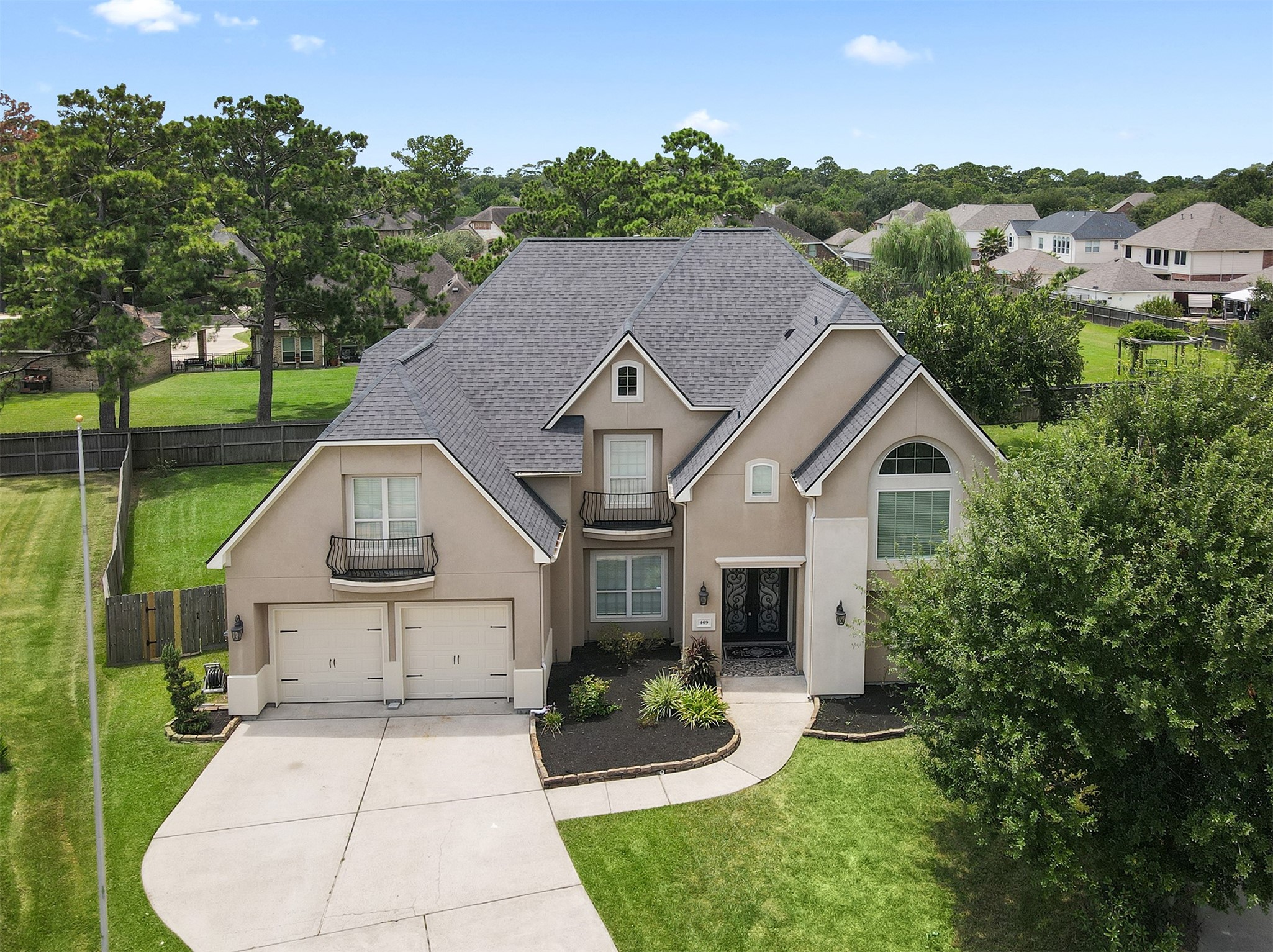 Welcome Home to 409 Old Orchard Wy in Bayou Park Gated Community Welcome Home to 409 Old Orchard Wy in Bayou Park Gated Community