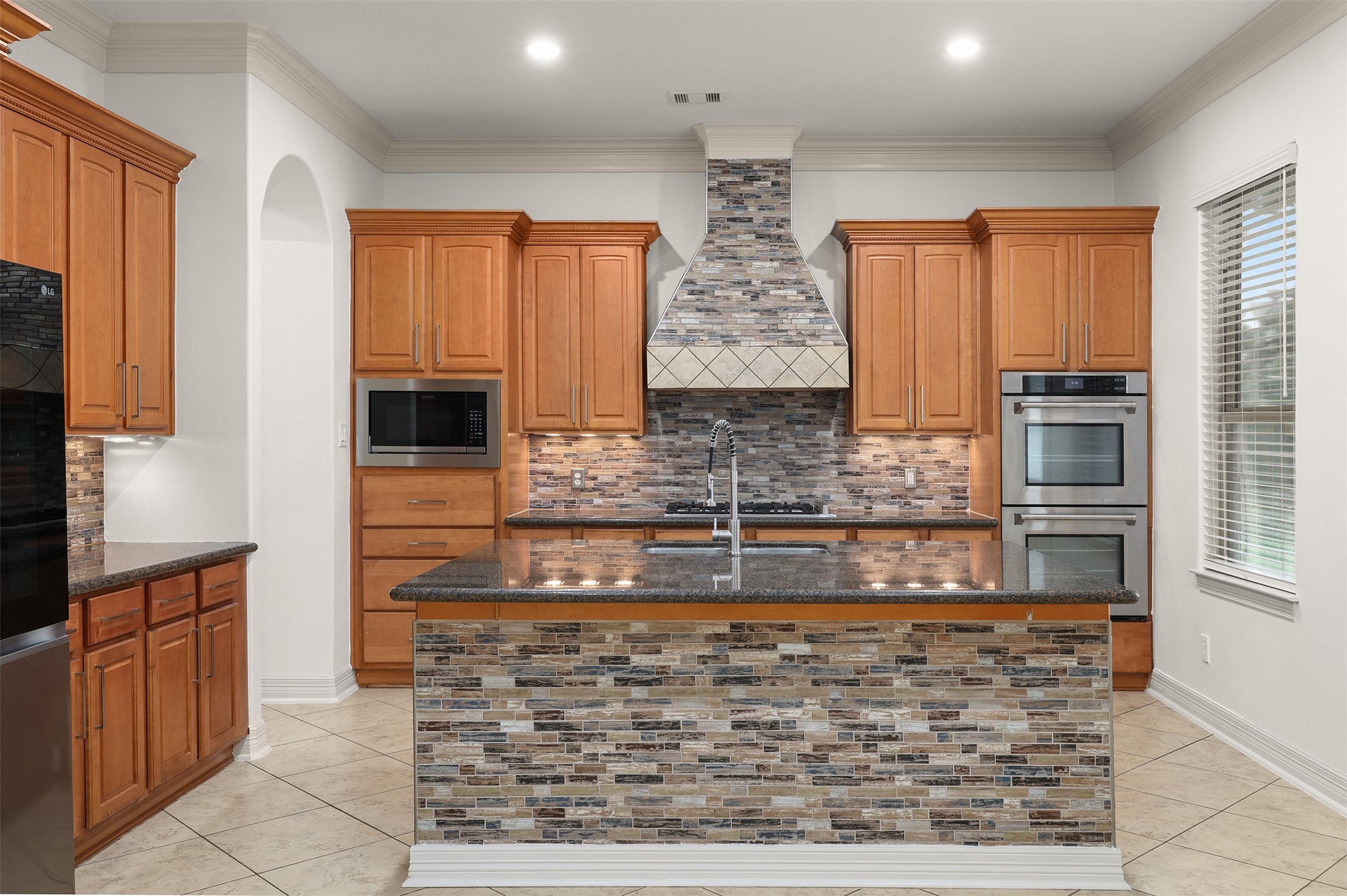 409 Old Orchard Way, Dickinson, TX 77539
