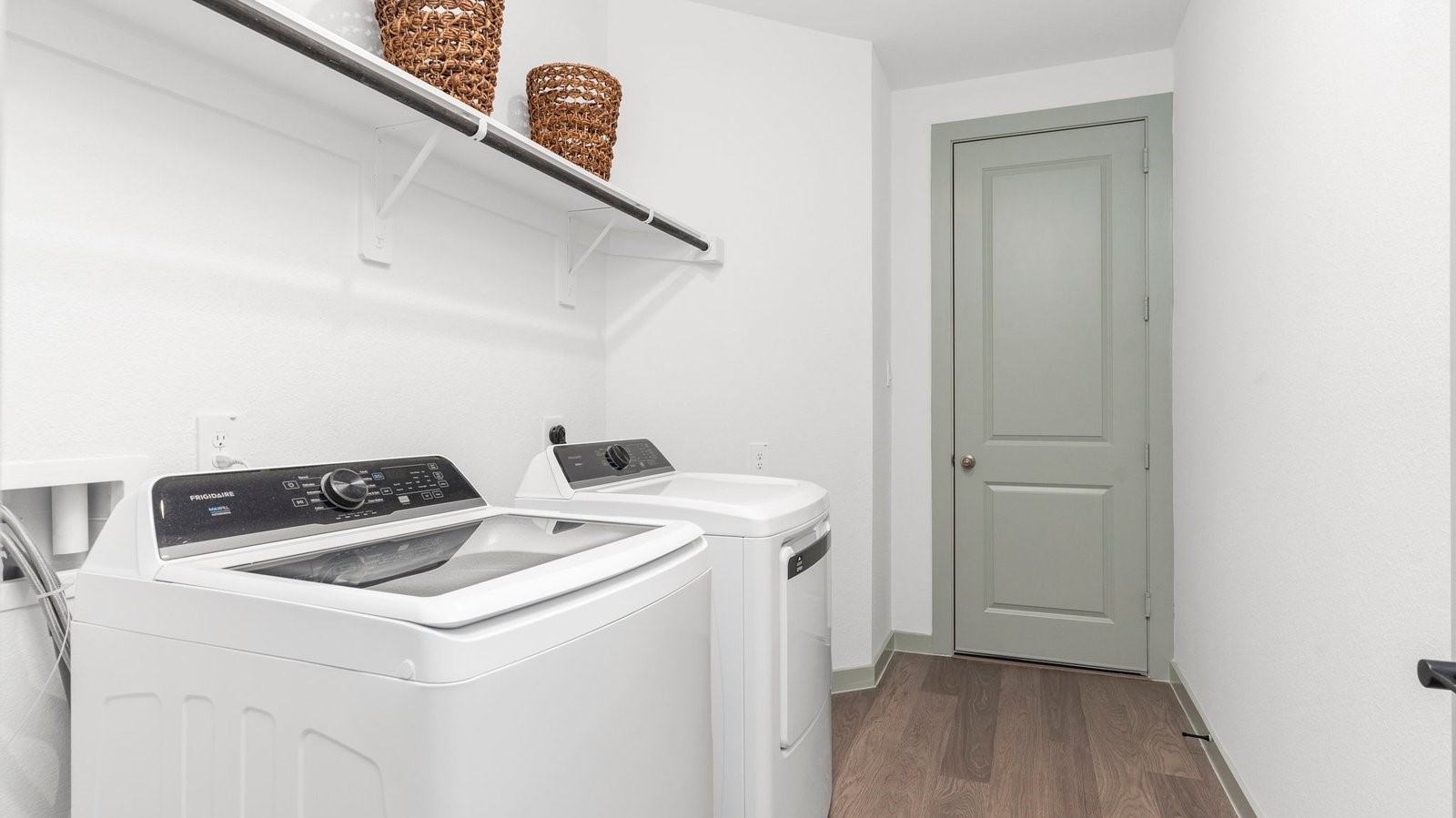 laundry room with a hanging rod and shelf