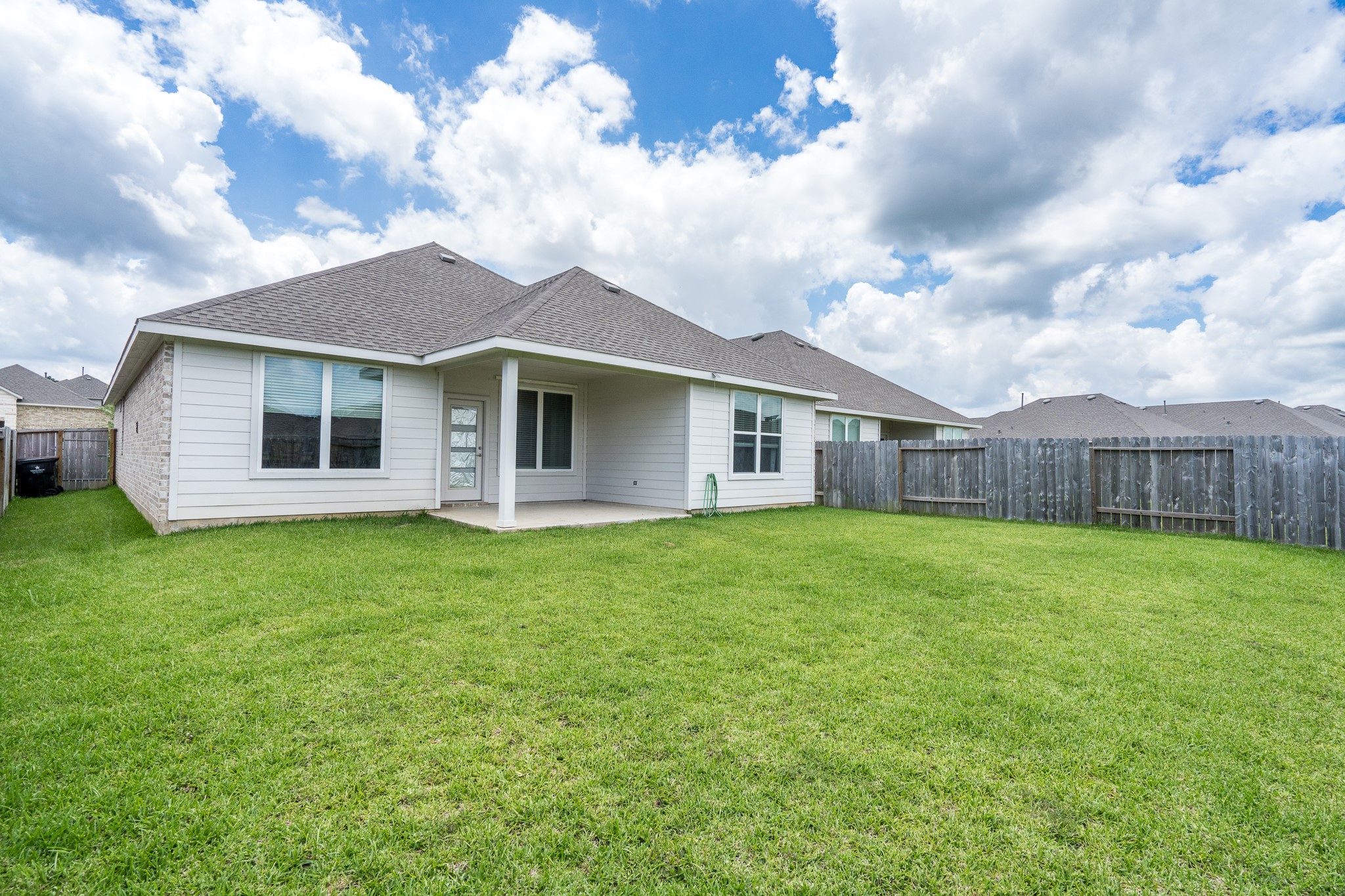 1565 OAKDALE CREST RD, Montgomery, TX 77316