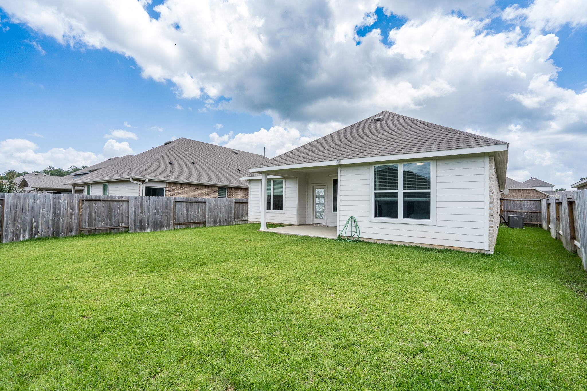 1565 OAKDALE CREST RD, Montgomery, TX 77316