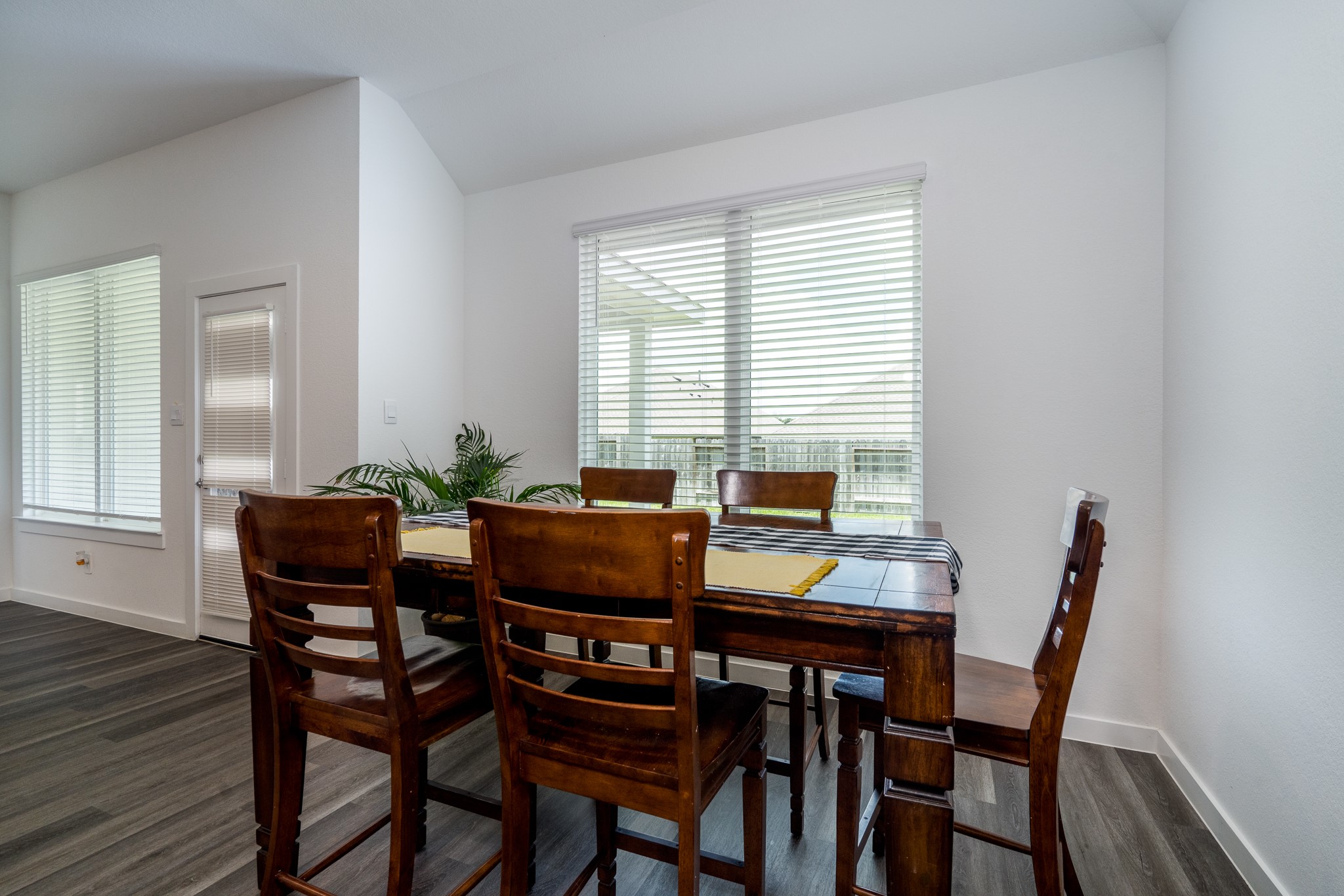 1565 OAKDALE CREST RD, Montgomery, TX 77316