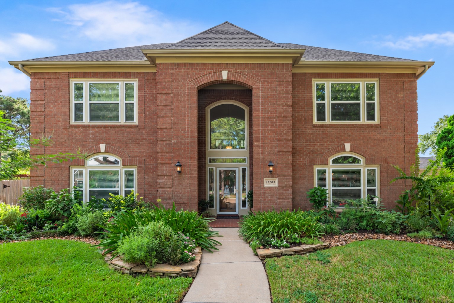 Welcome home to 15703 Quiet Bay. Welcome home to 15703 Quiet Bay.