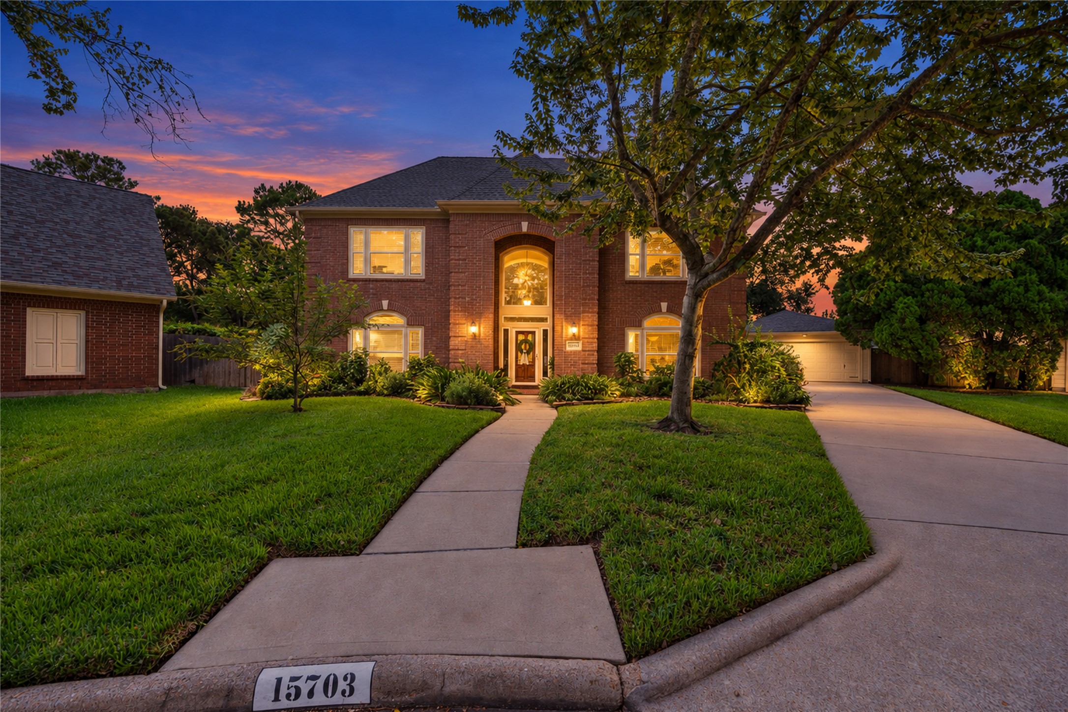This home sits on a huge cul-de-sac lot! This home sits on a huge cul-de-sac lot!