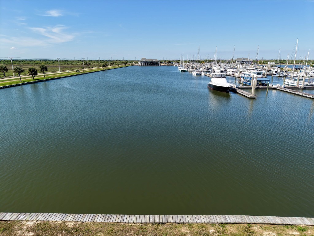 47 Shell Key, Hitchcock, TX 77563