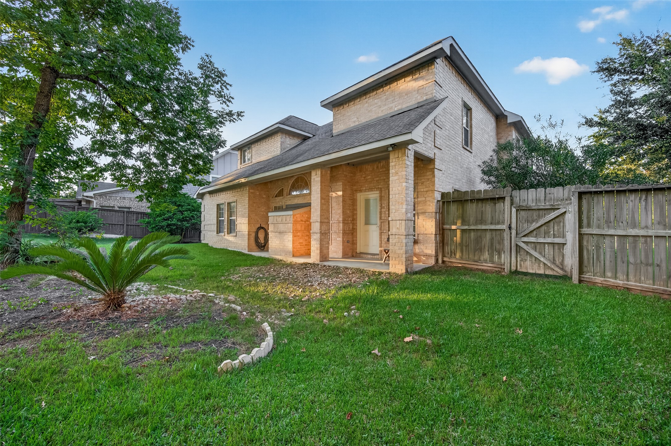 211 April Waters Drive W, Conroe, TX 77356