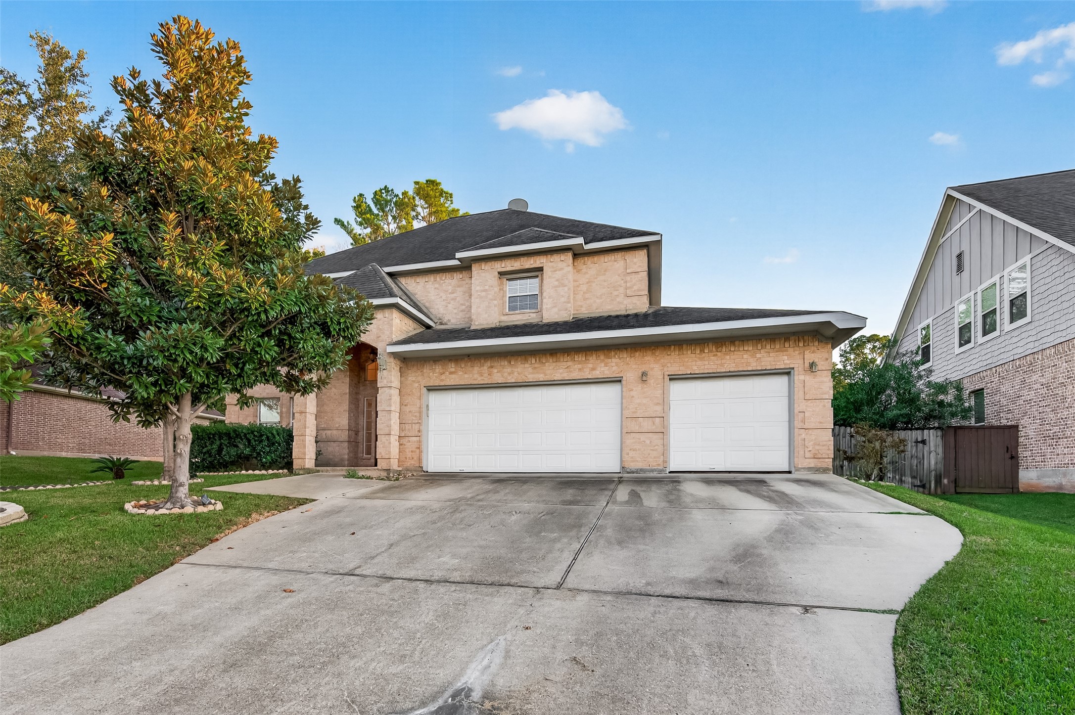 211 April Waters Drive W, Conroe, TX 77356 211 April Waters Drive W, Conroe, TX 77356