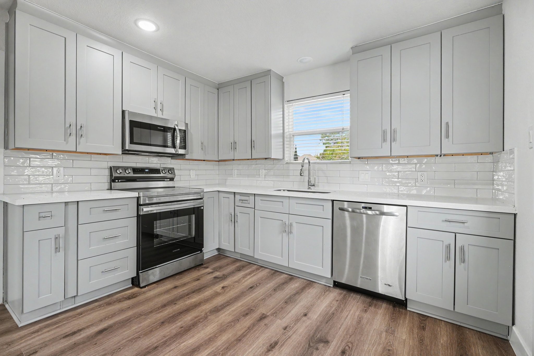 801 S Main Street, Baytown, TX 77520