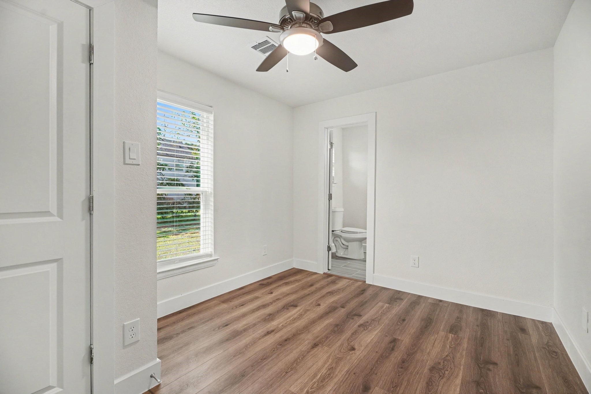 801 S Main Street, Baytown, TX 77520