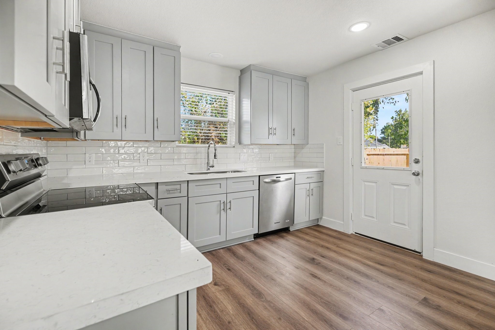 801 S Main Street, Baytown, TX 77520