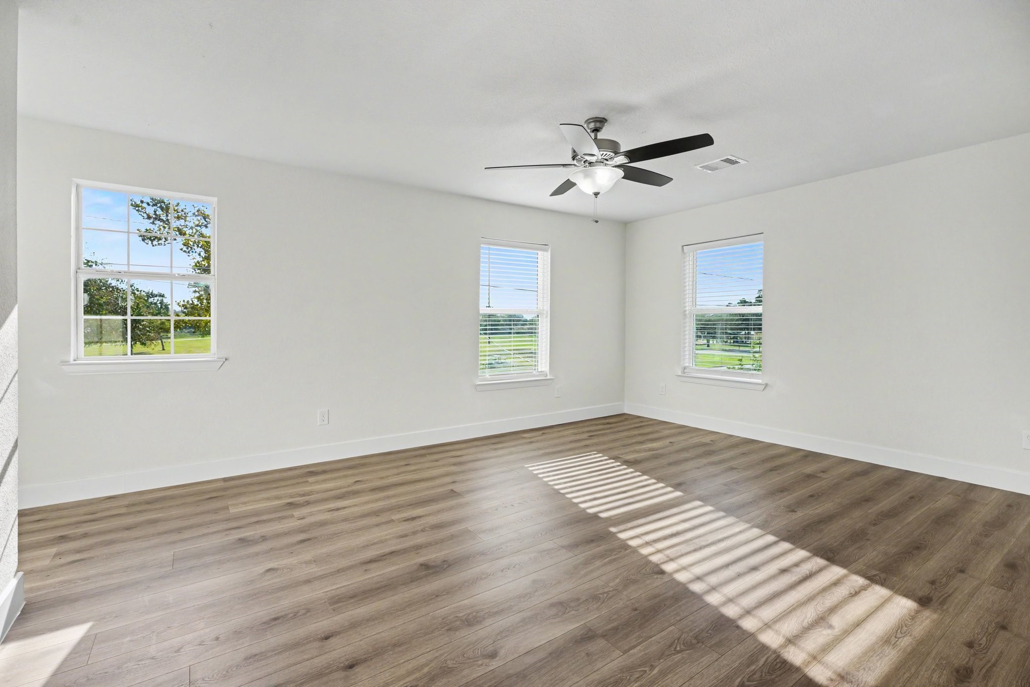 801 S Main Street, Baytown, TX 77520