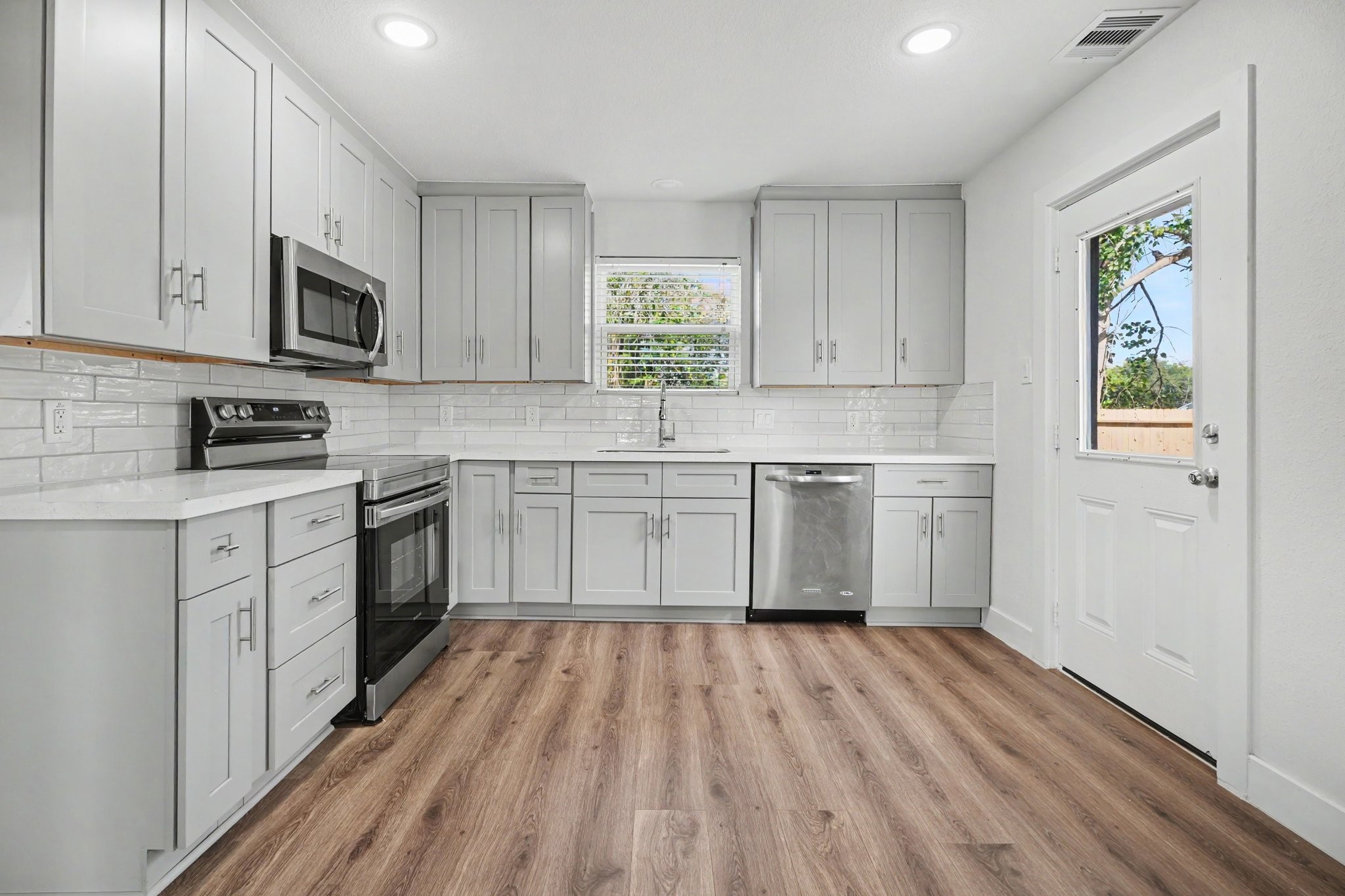 801 S Main Street, Baytown, TX 77520