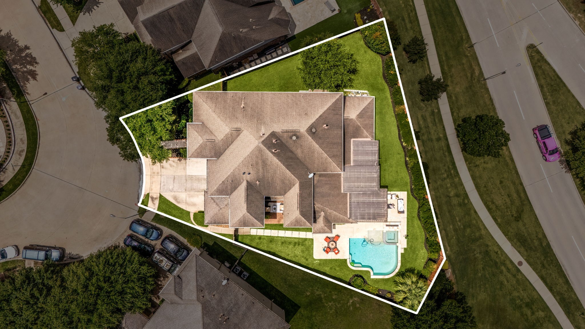 This home sits on a large lot with ample yard space in front and the back, lush landscaping and a well-maintained yard. Plenty of space to accommodate guest parking and situated on a quiet cul-de-sac street in the Cinco Ranch Southwest community. This home sits on a large lot with ample yard space in front and the back, lush landscaping and a well-maintained yard. Plenty of space to accommodate guest parking and situated on a quiet cul-de-sac street in the Cinco Ranch Southwest community.