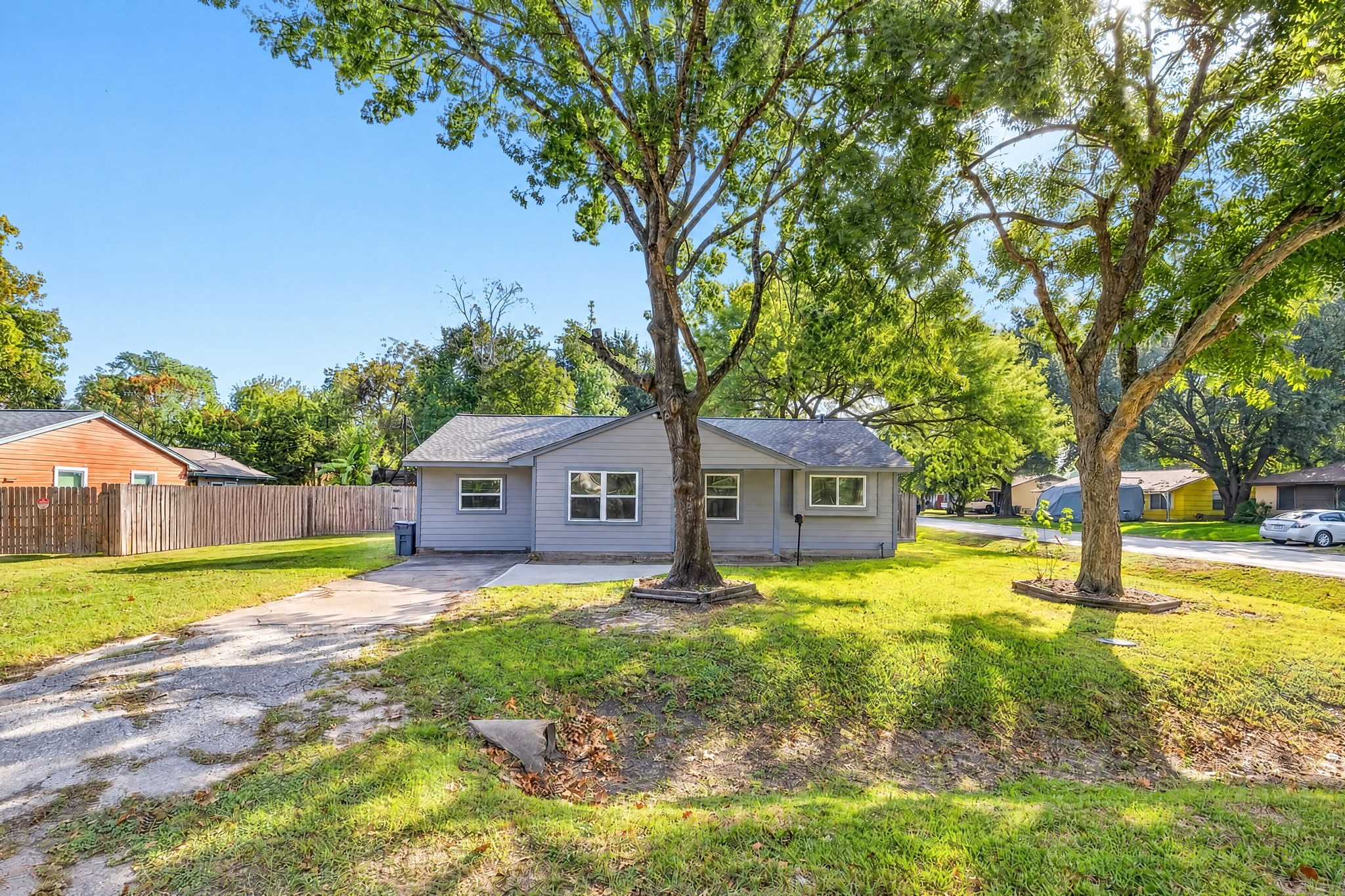 100 Inwood Lane, Highlands, TX 77562