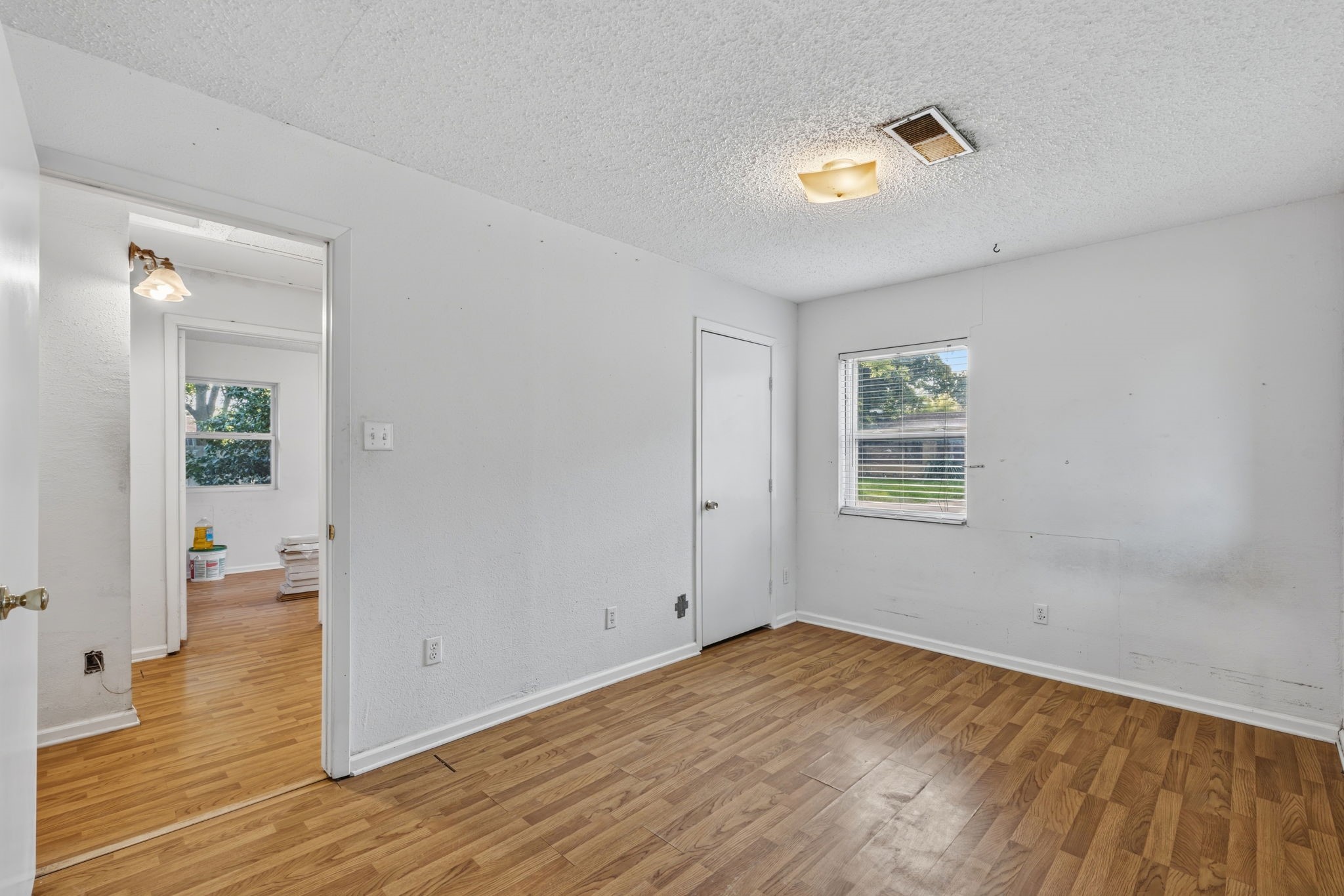 100 Inwood Lane, Highlands, TX 77562