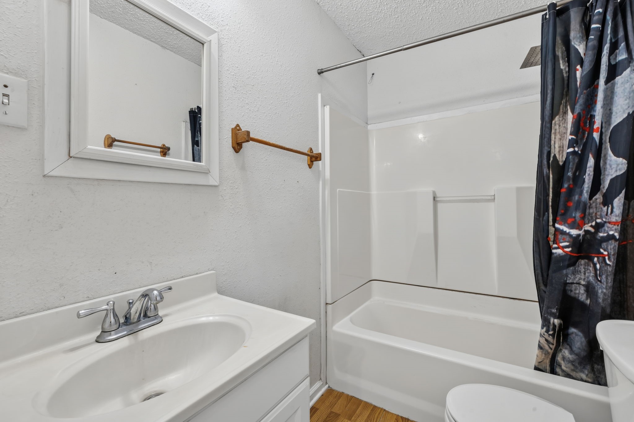 100 Inwood Lane, Highlands, TX 77562