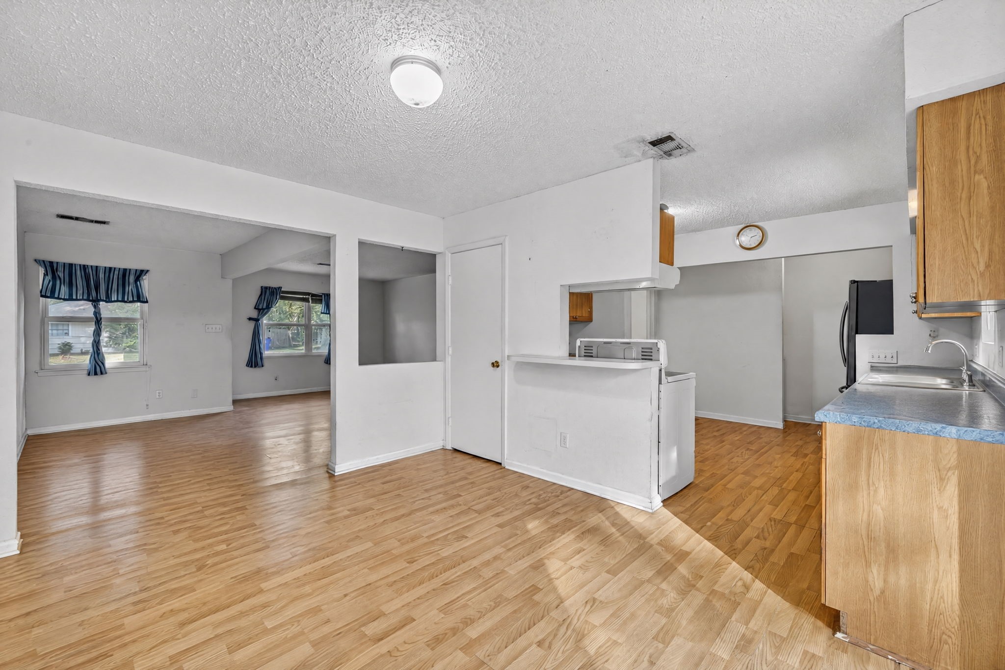 100 Inwood Lane, Highlands, TX 77562