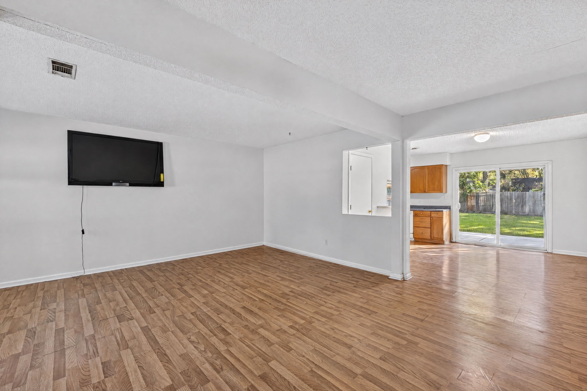 100 Inwood Lane, Highlands, TX 77562