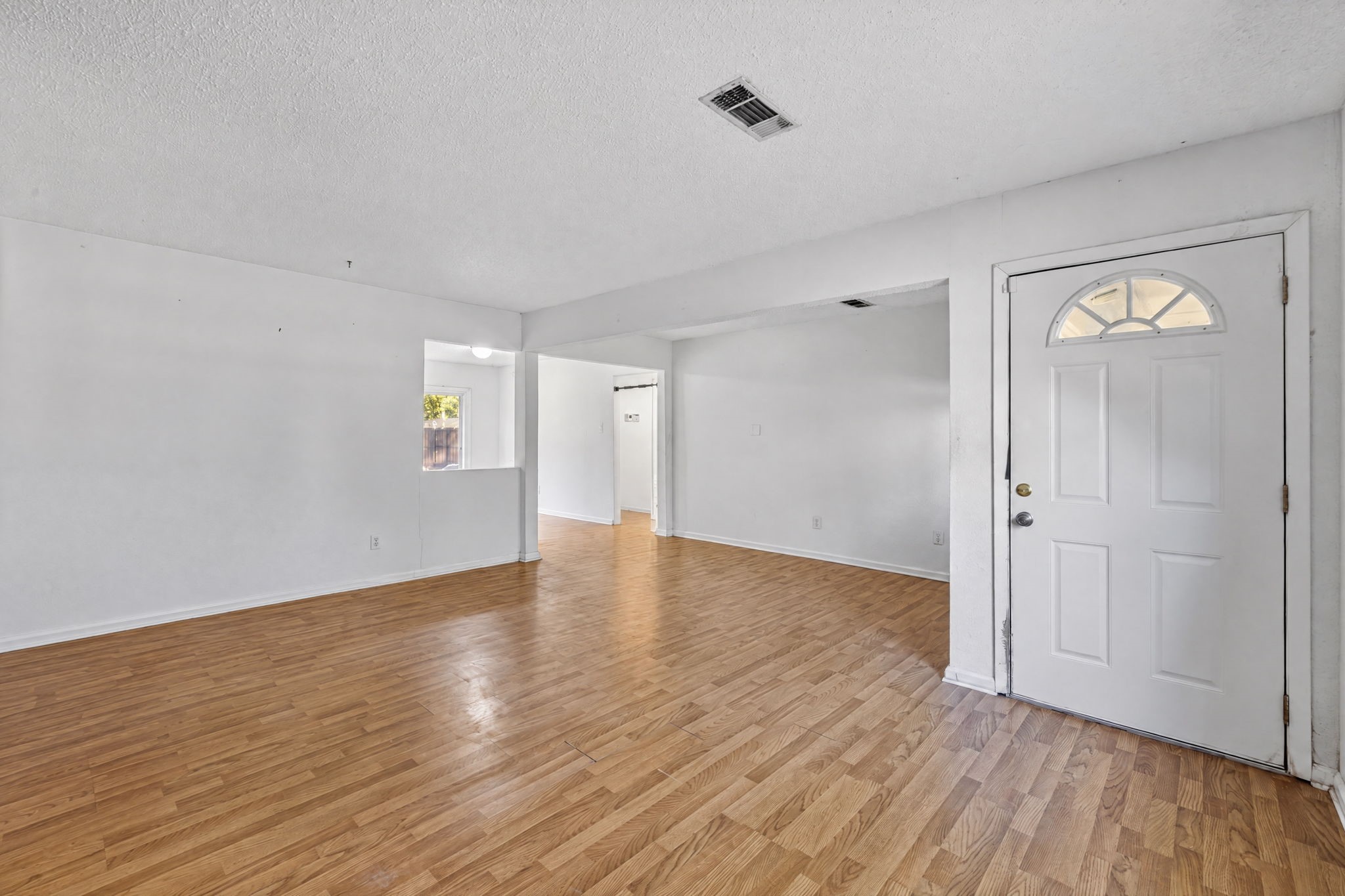 100 Inwood Lane, Highlands, TX 77562