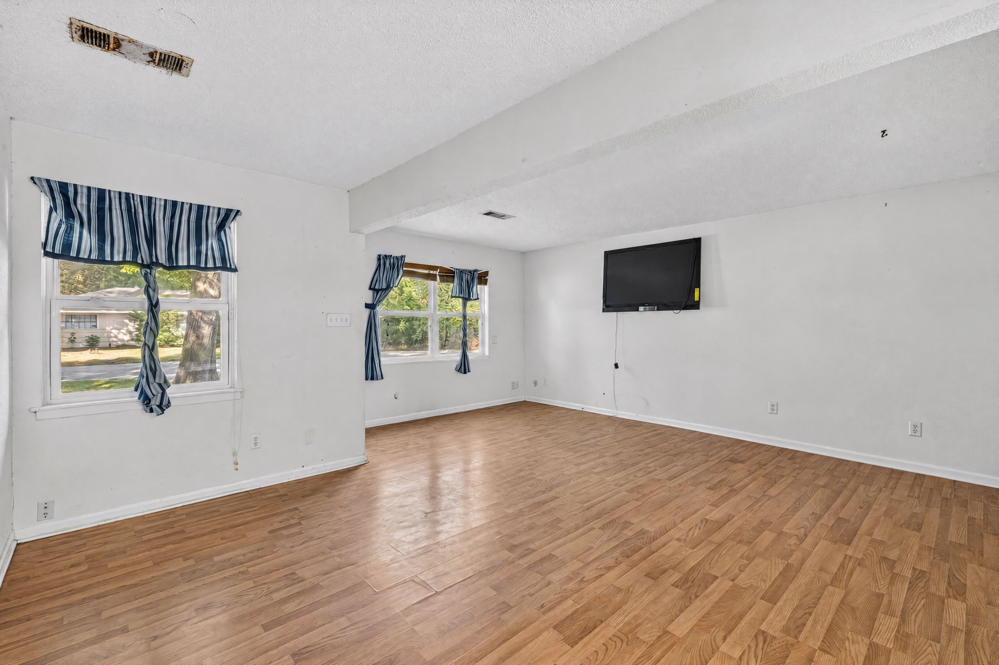 100 Inwood Lane, Highlands, TX 77562