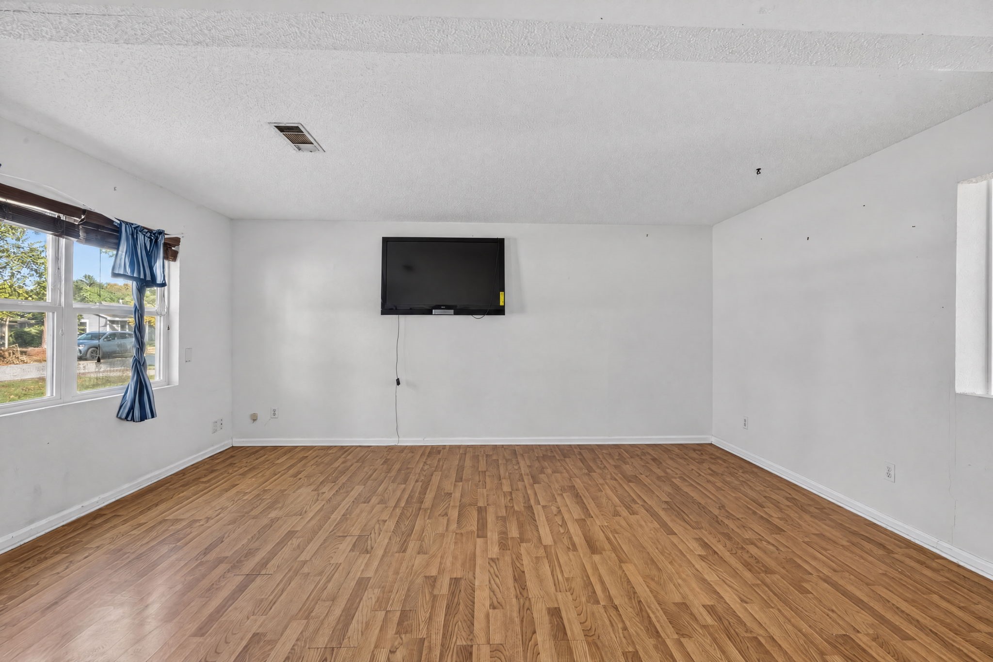 100 Inwood Lane, Highlands, TX 77562