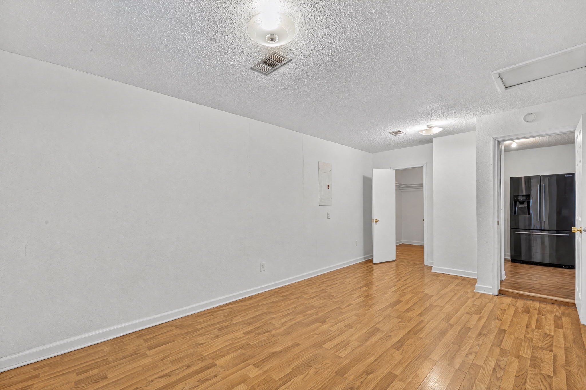 100 Inwood Lane, Highlands, TX 77562