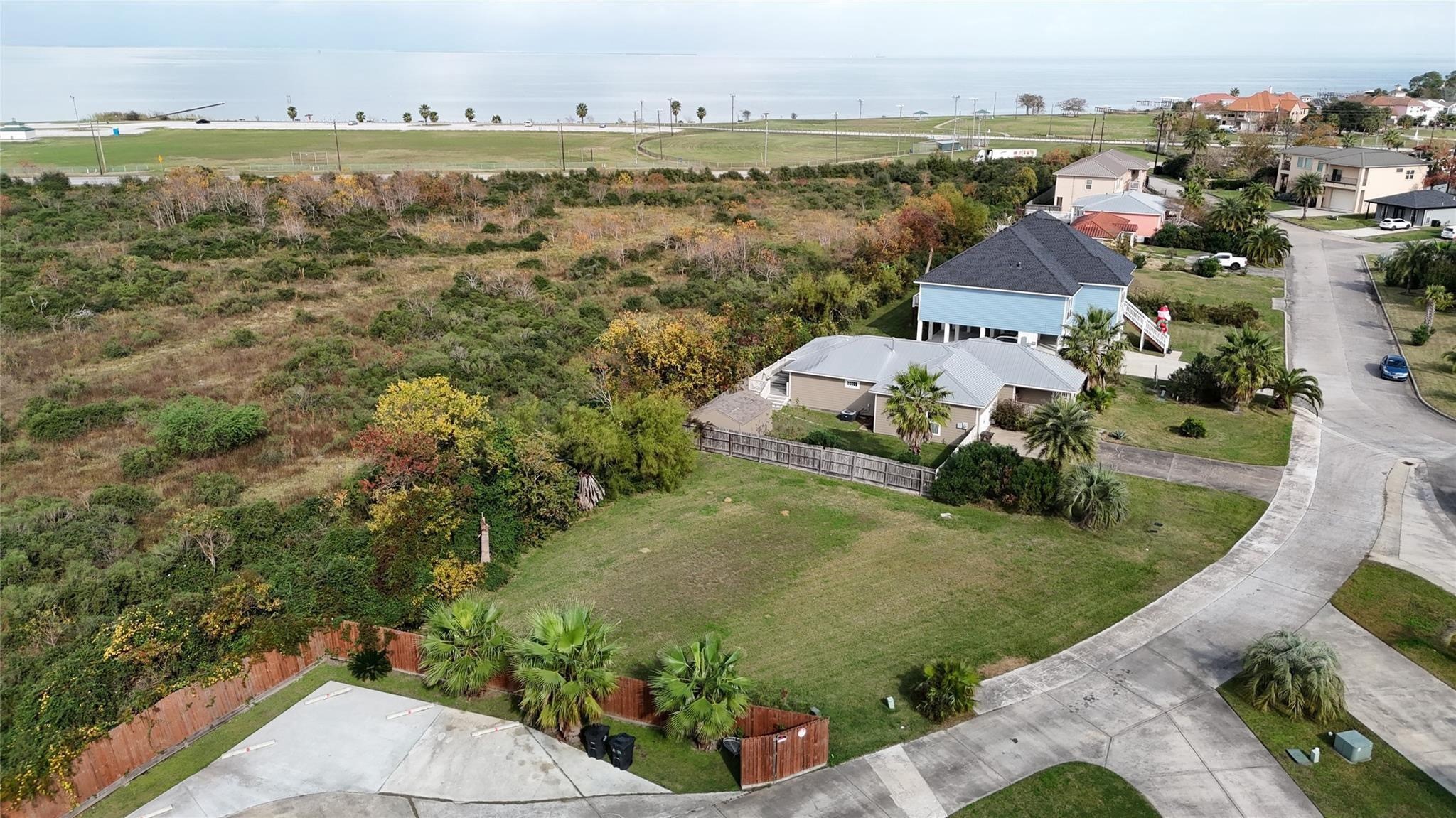 226 Debbie Lane, Dickinson, TX 77539
