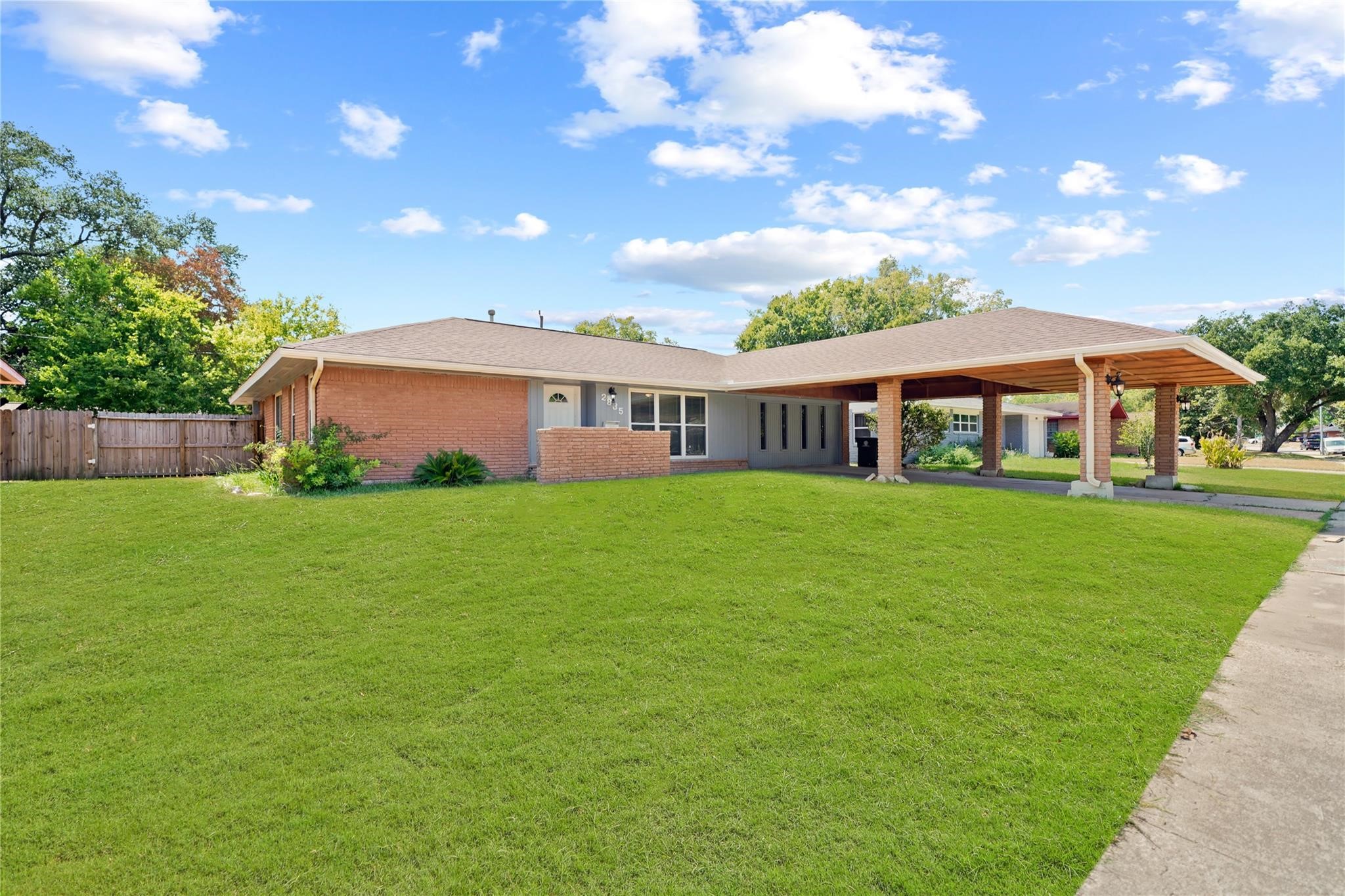 2835 Dragonwick Drive, Houston, TX 77045