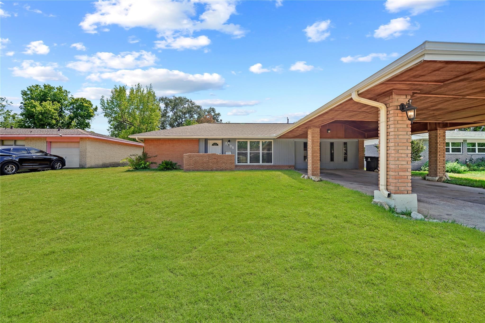 2835 Dragonwick Drive, Houston, TX 77045