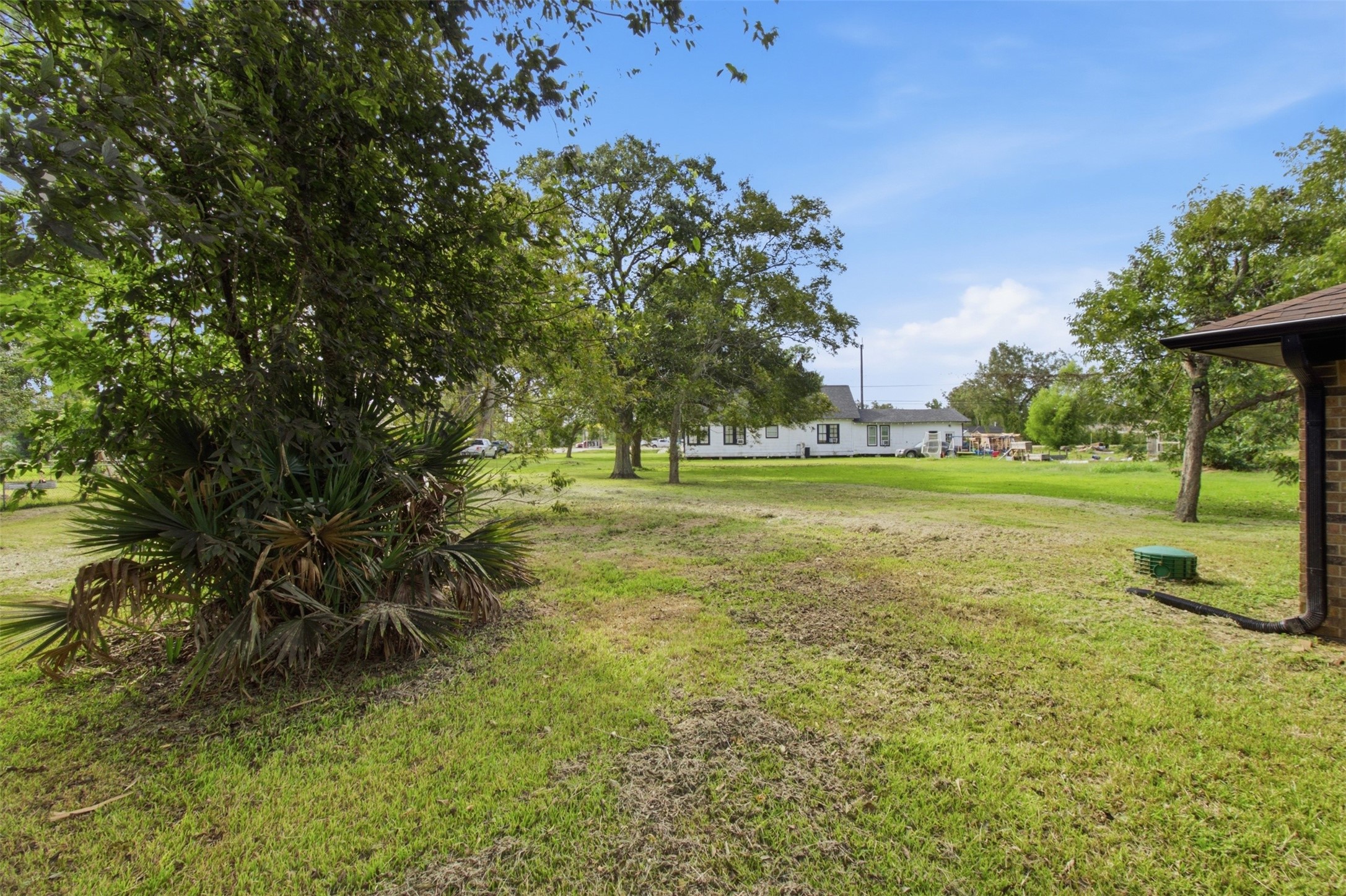 110 S Bow Drive, Jones Creek, TX 77541