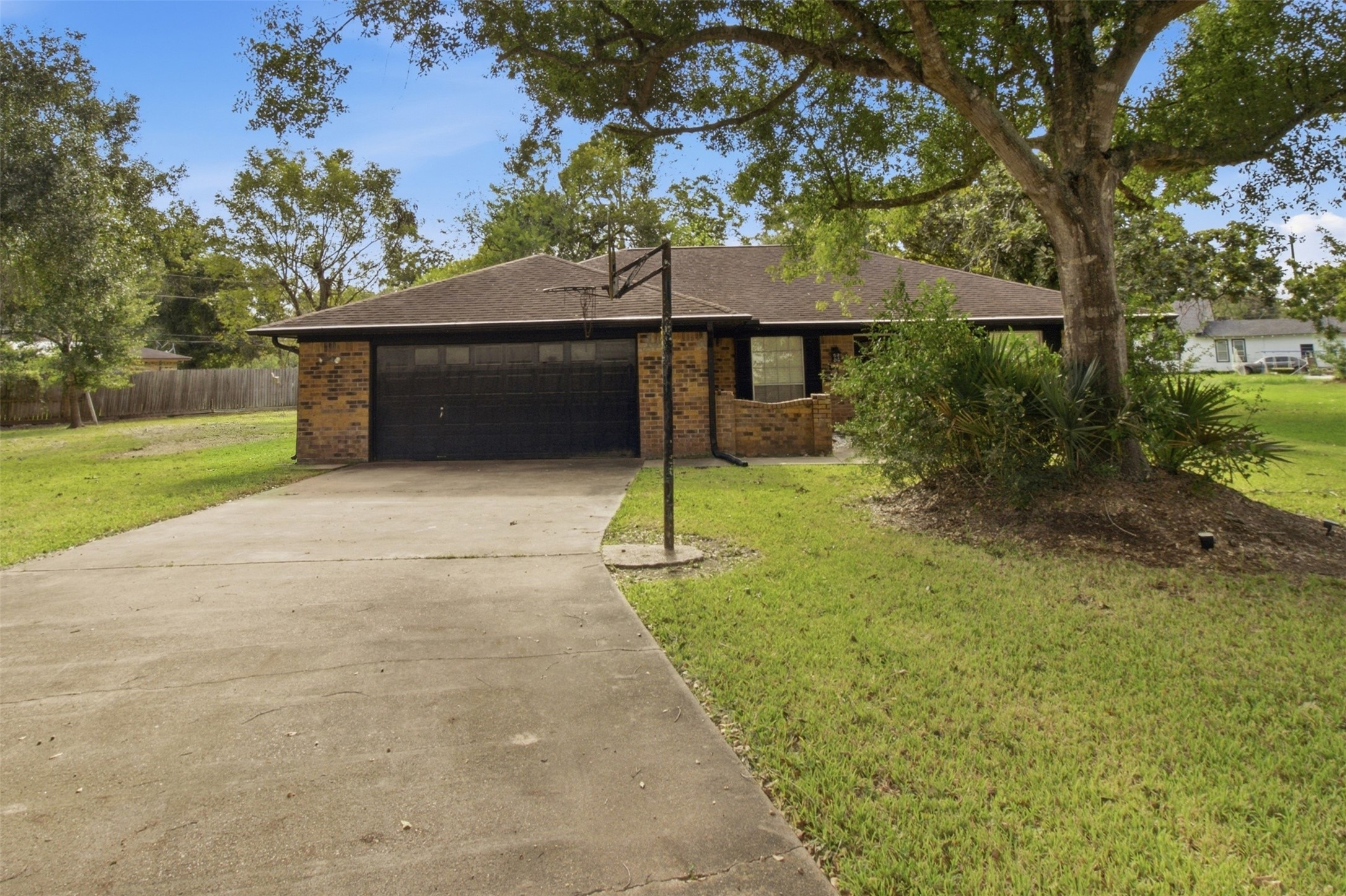 Welcome to country living at 110 S Bow Dr. Jones Creek