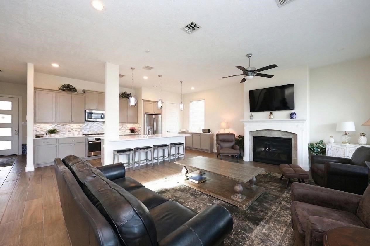 13211 Terania Cliff Trace, Houston, TX 77059