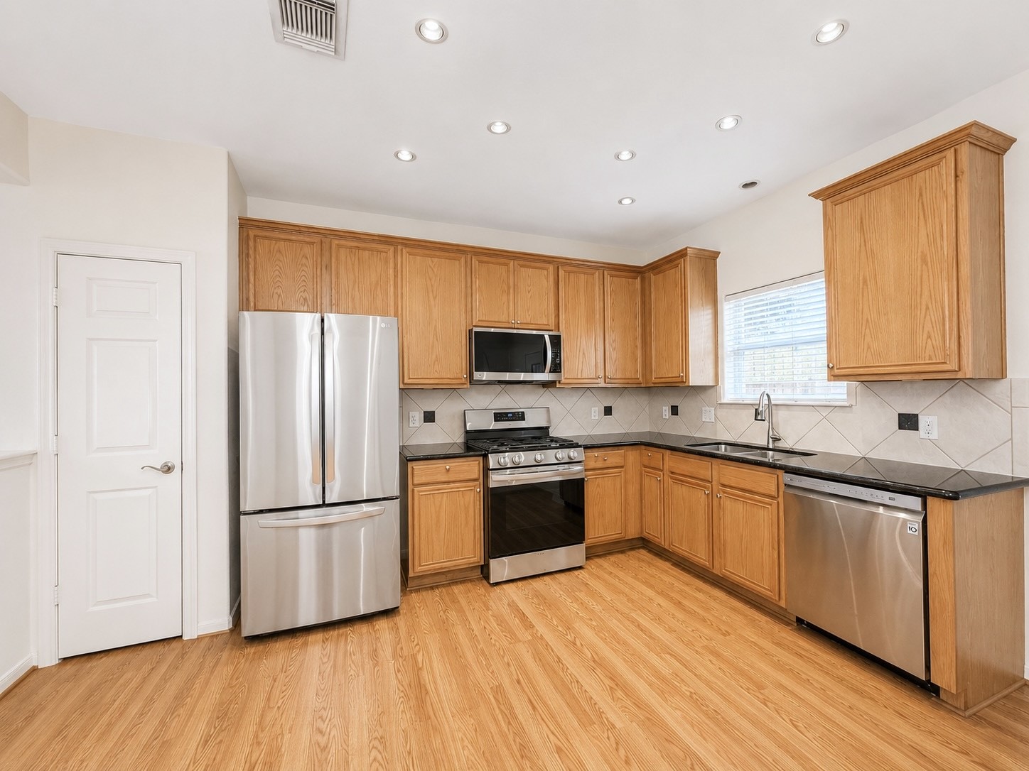 214 Plaza Del Sol Park, Houston, TX 77020 214 Plaza Del Sol Park, Houston, TX 77020