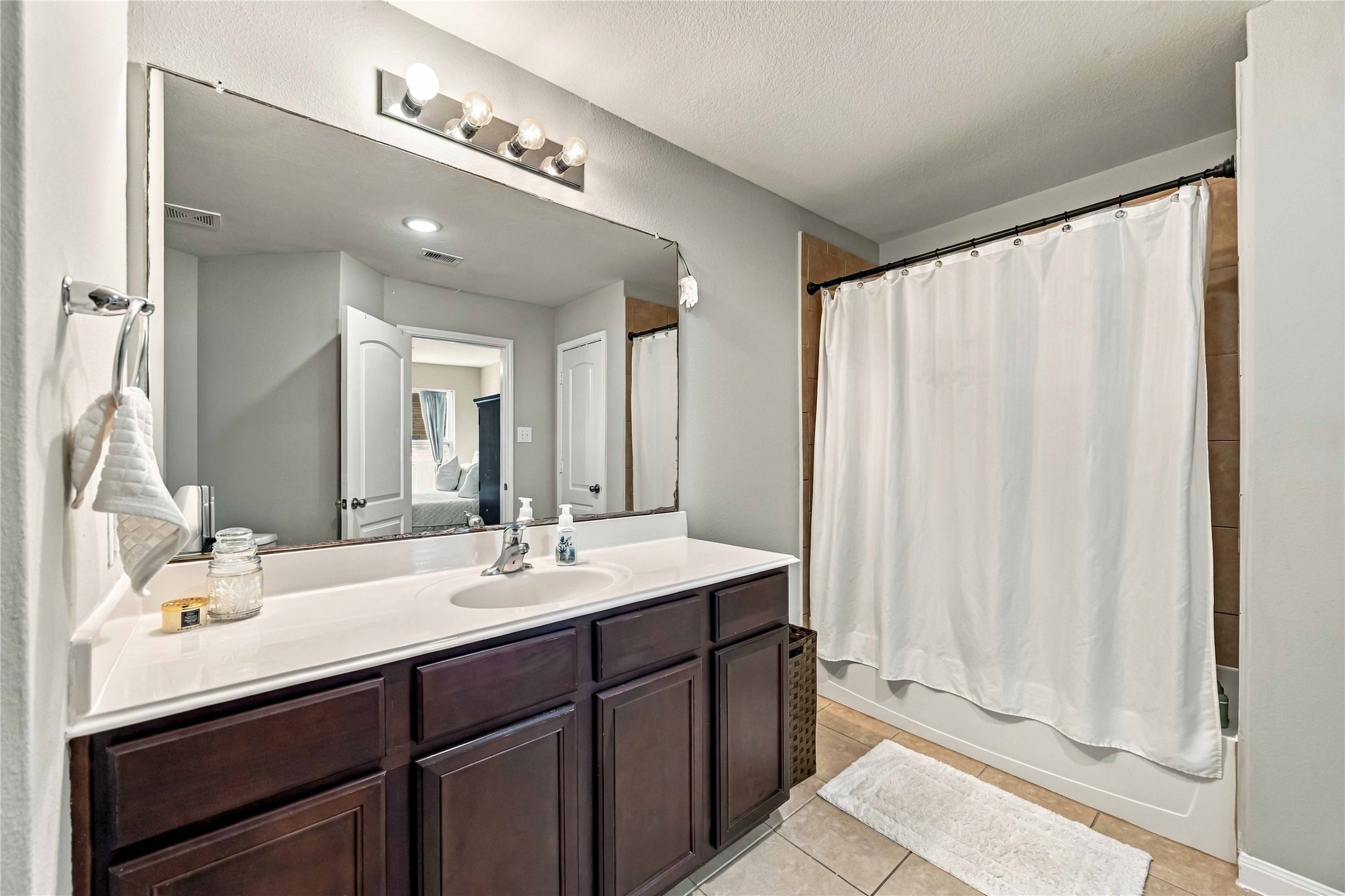 9415 Grand Spark Drive, Rosharon, TX 77583