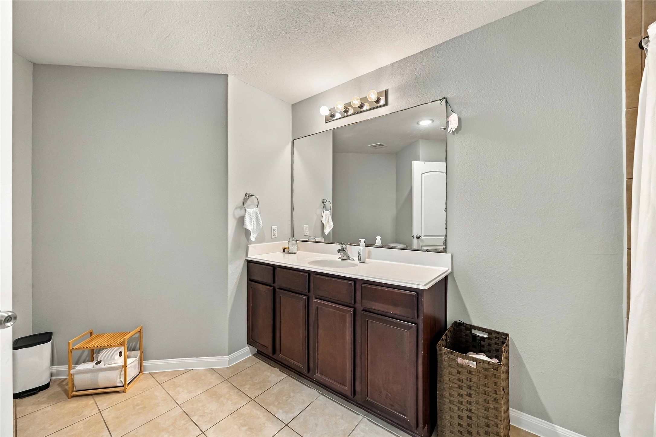 9415 Grand Spark Drive, Rosharon, TX 77583