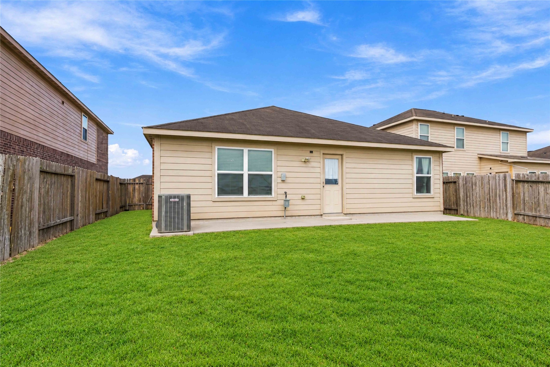 9415 Grand Spark Drive, Rosharon, TX 77583