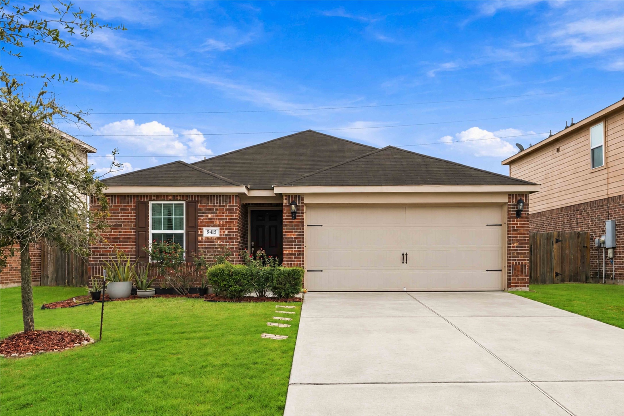 9415 Grand Spark Drive, Rosharon, TX 77583