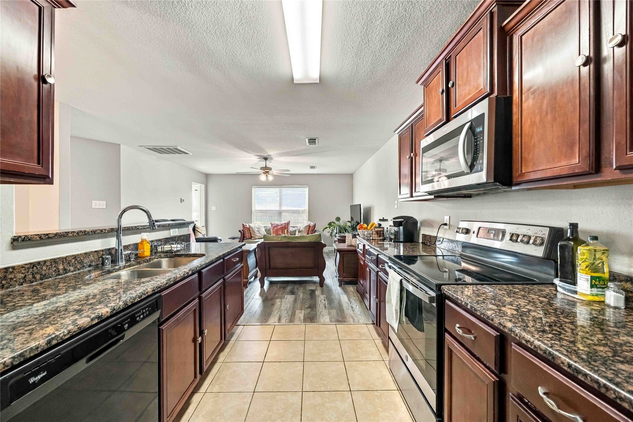 9415 Grand Spark Drive, Rosharon, TX 77583