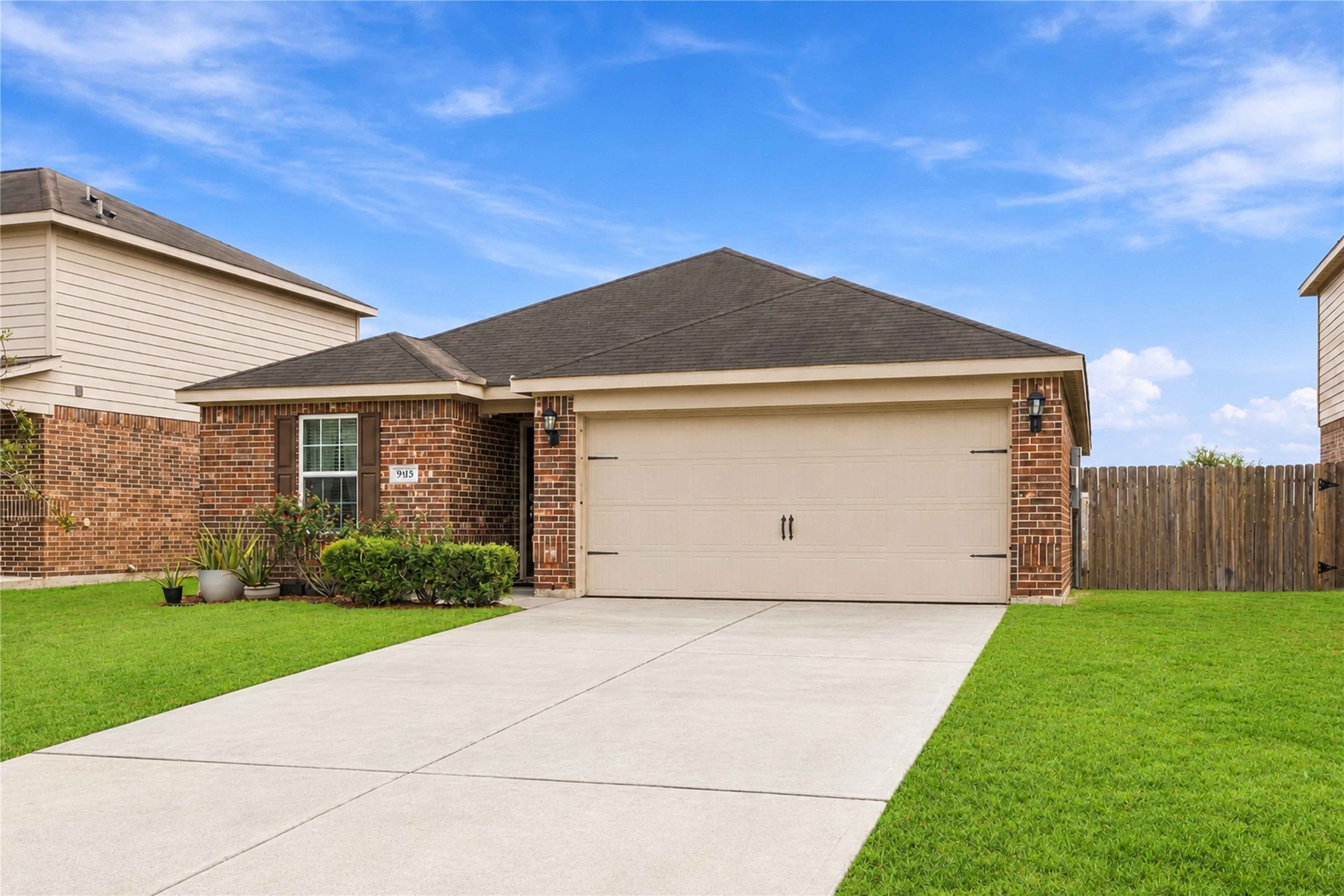 9415 Grand Spark Drive, Rosharon, TX 77583