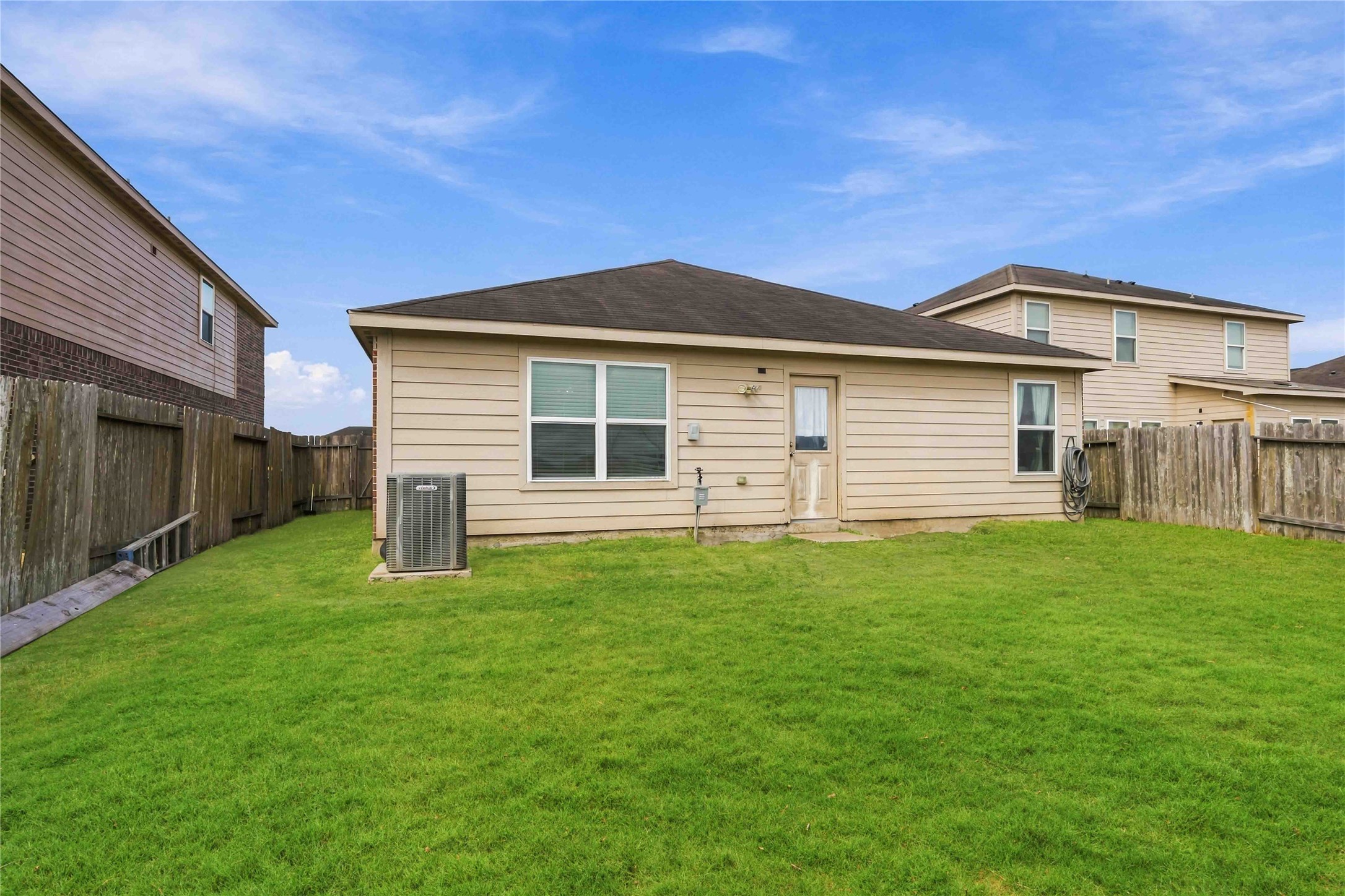 9415 Grand Spark Drive, Rosharon, TX 77583
