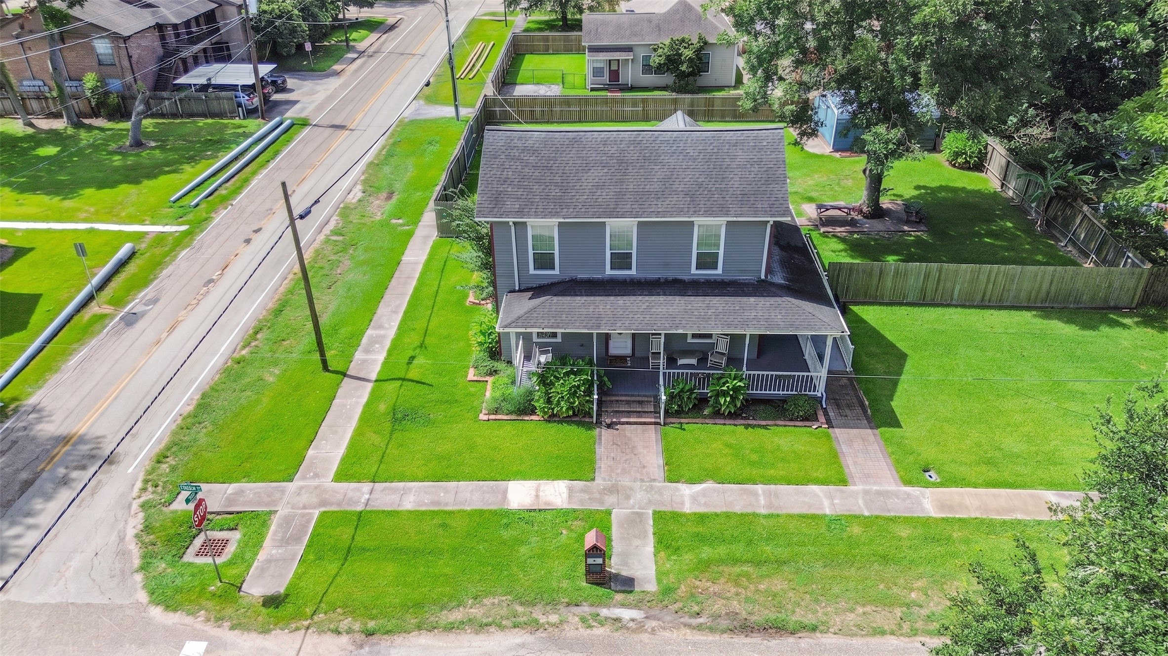 A unique property in the heart of Alvin with residential and business-use possibilities.