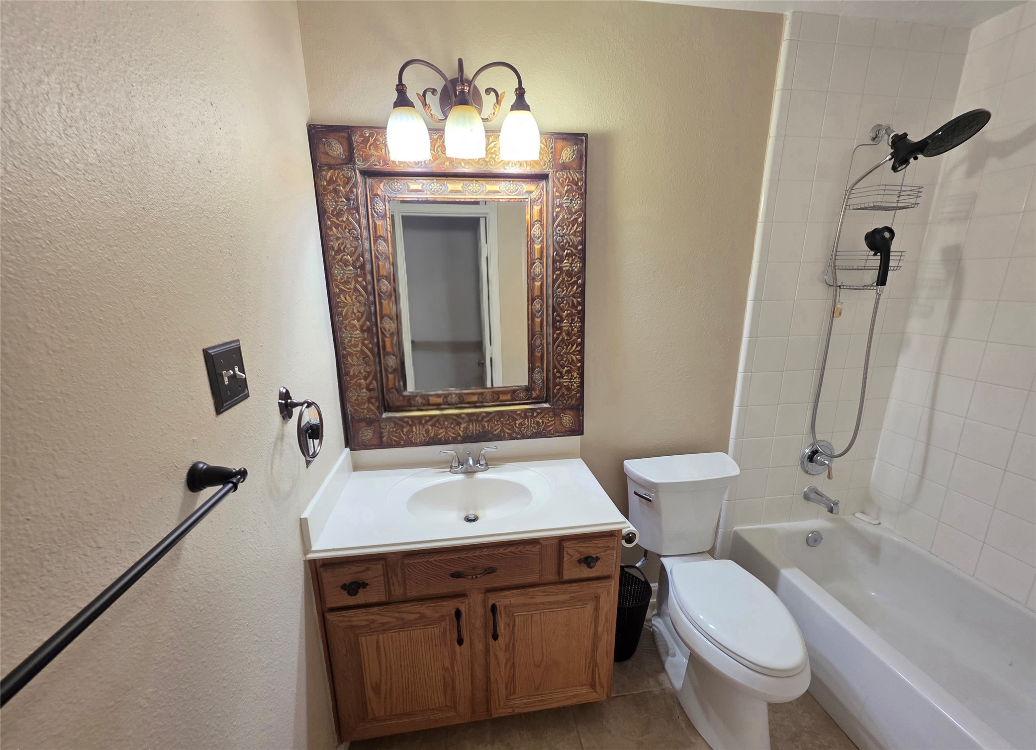Guest bath located off the hall between the two guest bedrooms