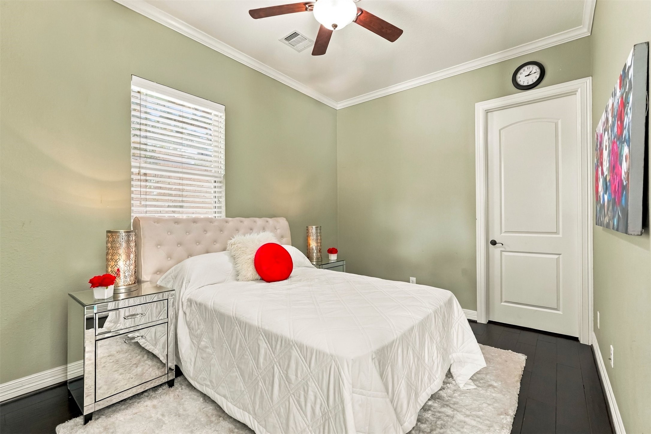 Secondary bedroom down