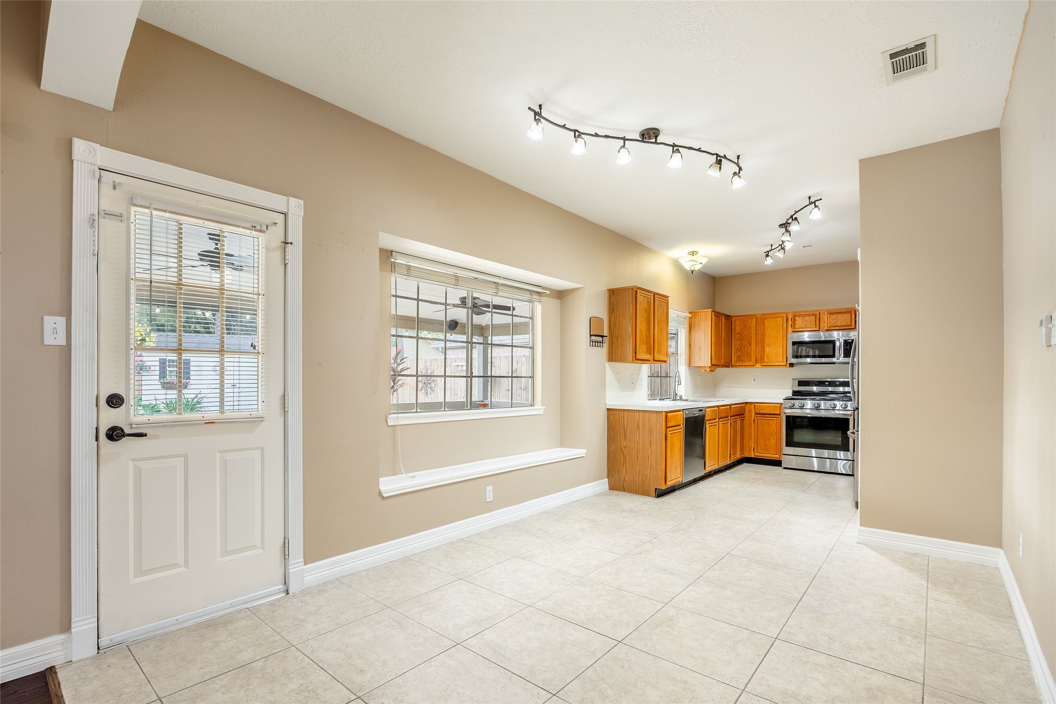 7222 Hazel Cove Drive, Houston, TX 77095