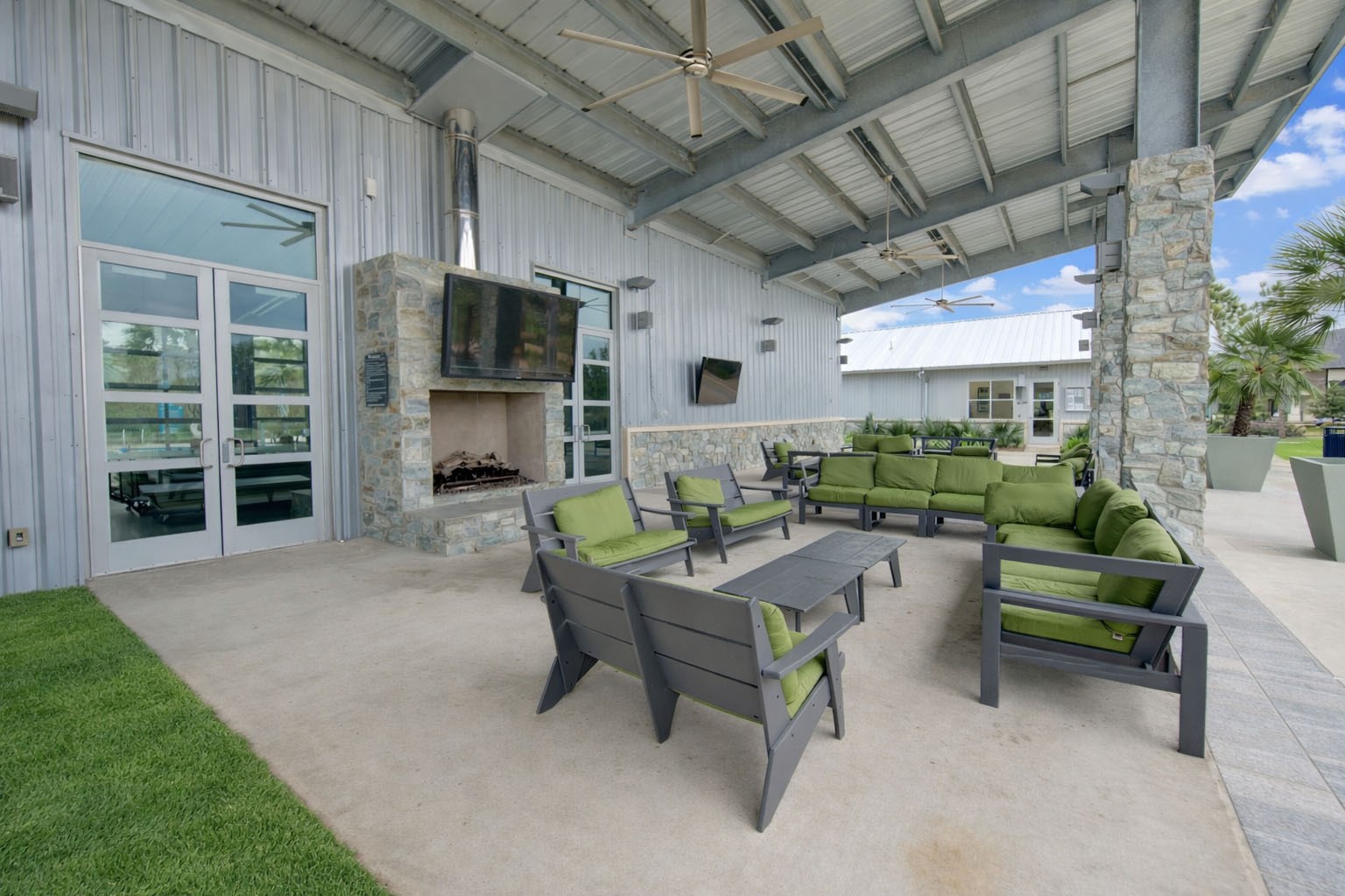 10147 Bayou Oaks Drive, Conroe, TX 77385